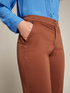 Pantalones chinos de algodón elástico image number 3