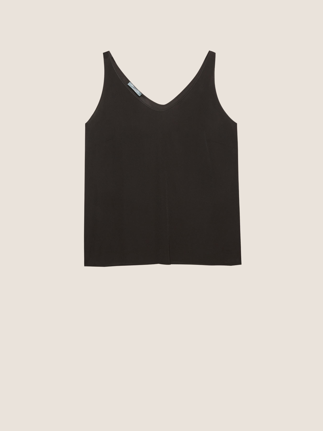 Top con cuello de pico image number 3