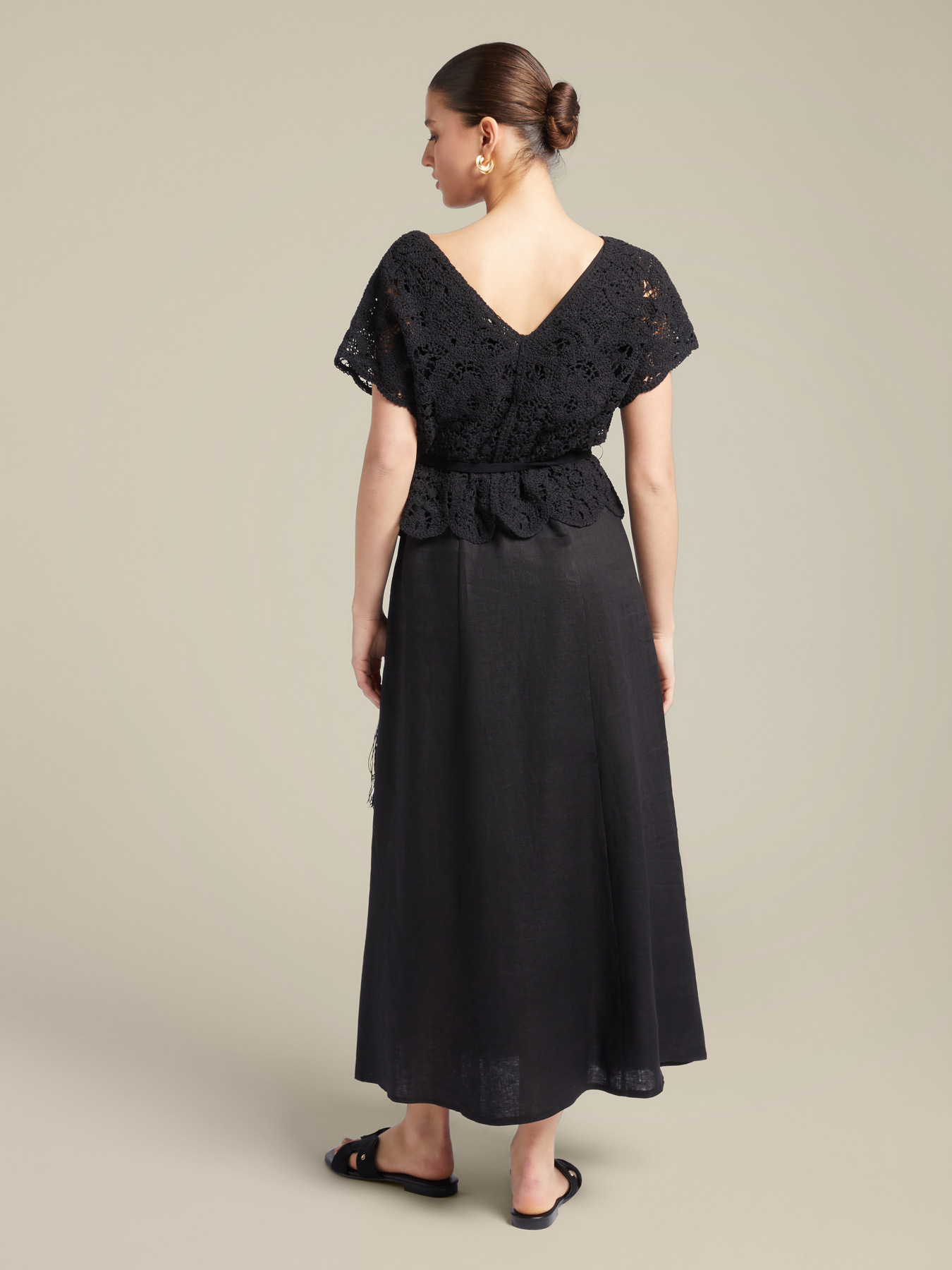 Vestido de lino con cuerpo de crochet image number 1