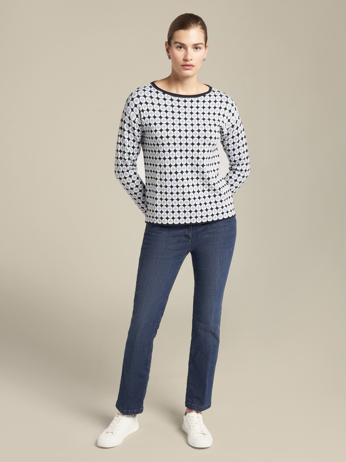 Jacquard sweater with geometric pattern image number 3