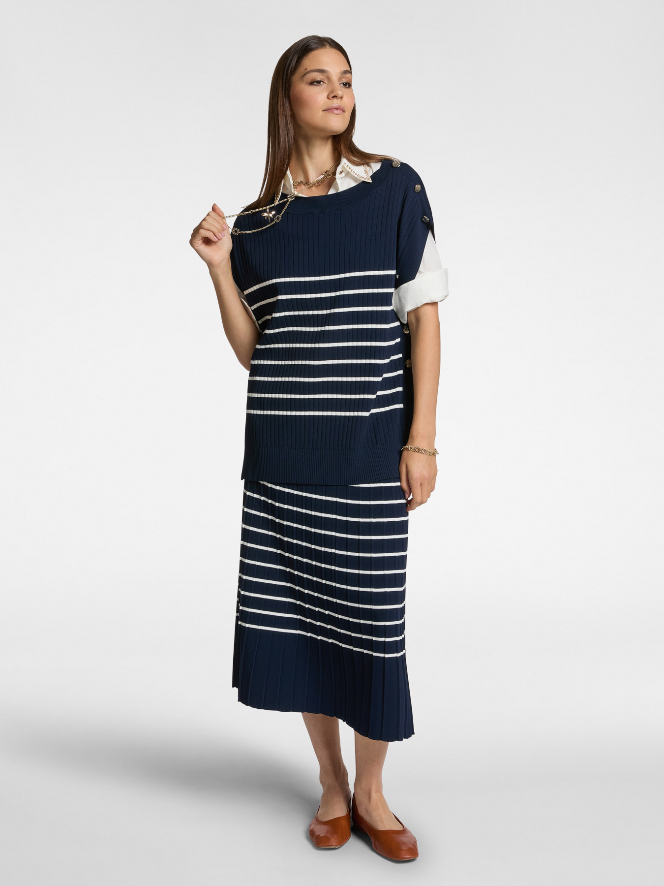 Striped knit waistcoat image number 2