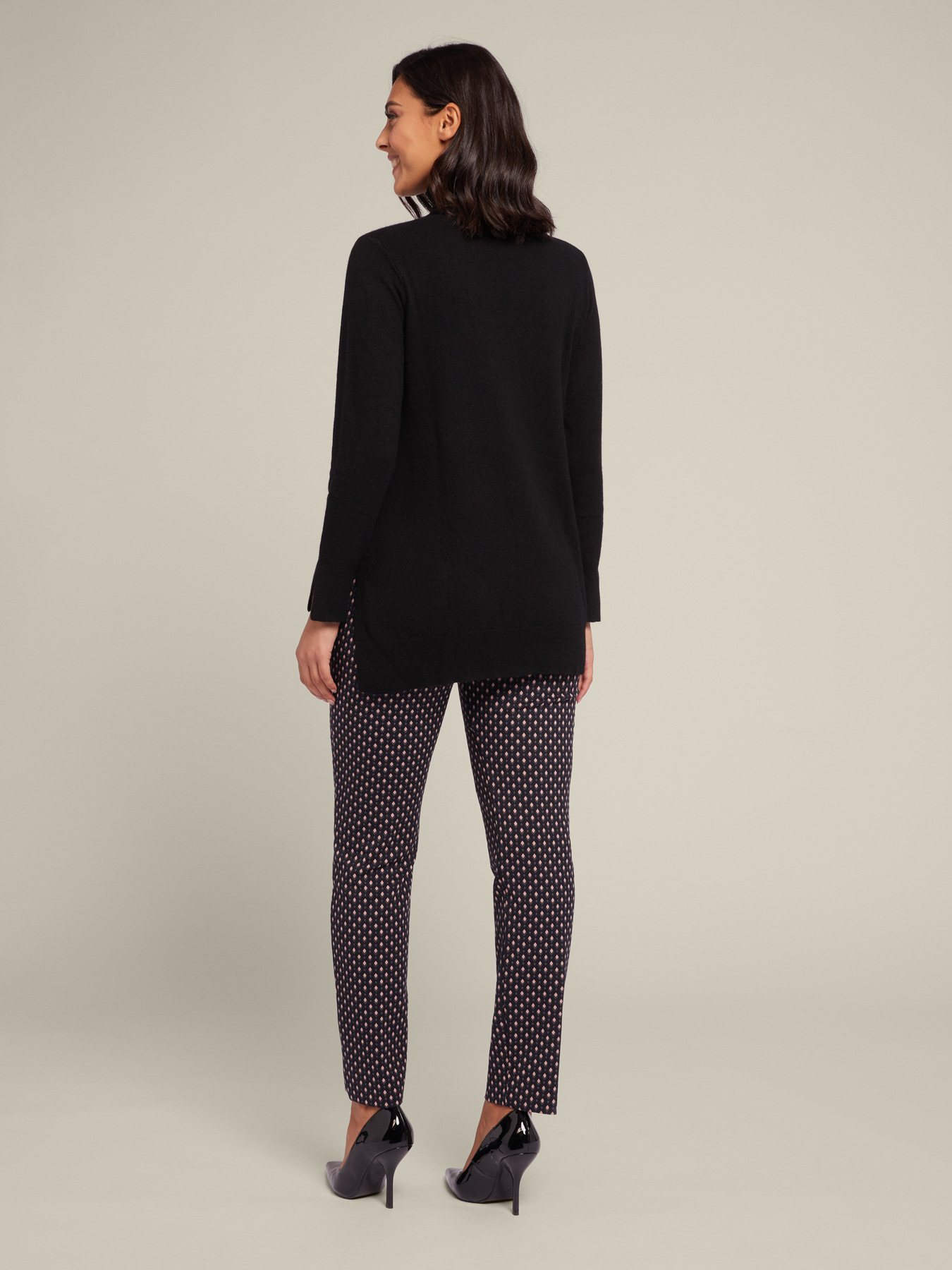 Maglia a collo alto in filati pregiati image number 1