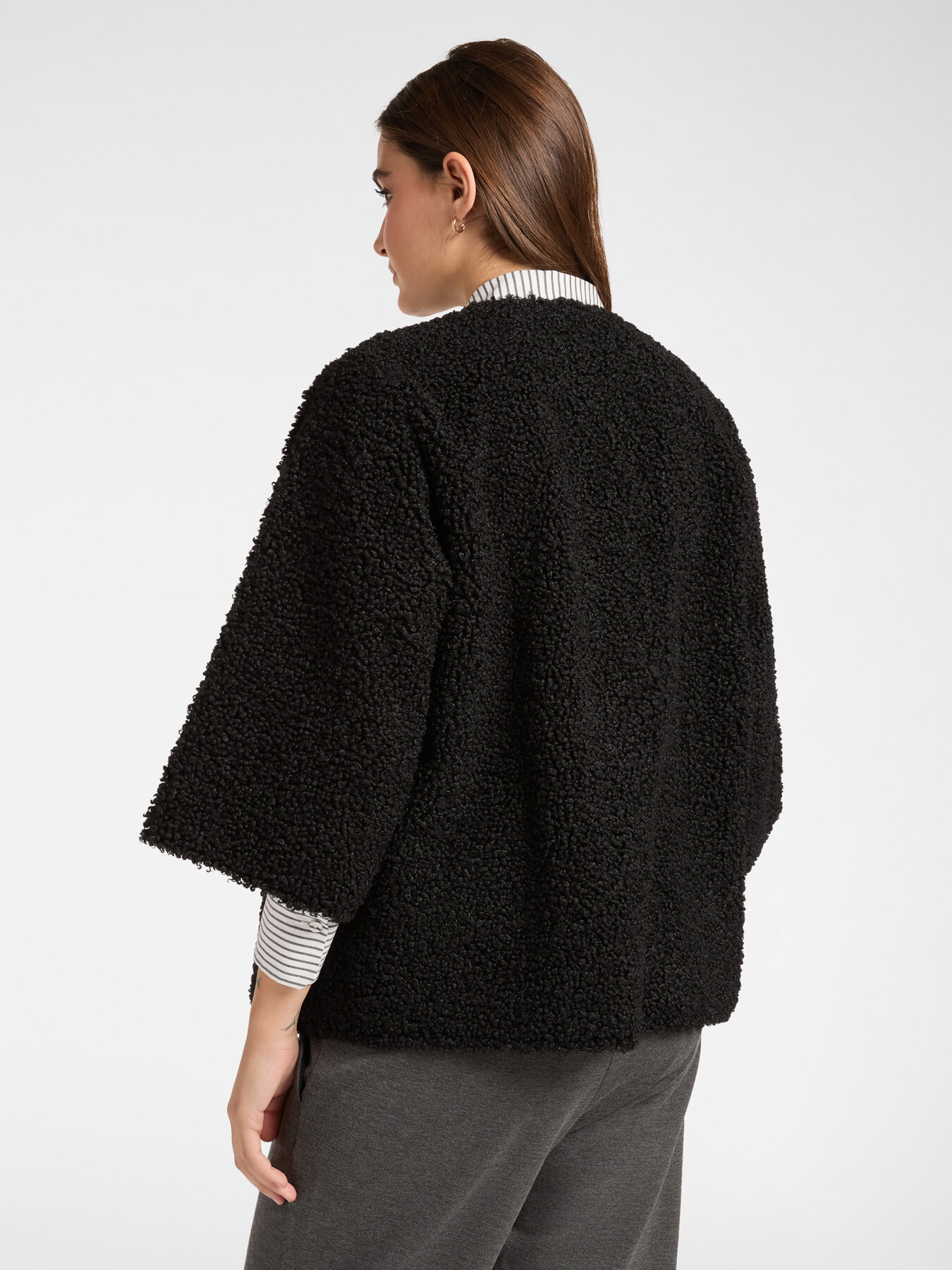 Veste en tissu peluche avec épingles image number 1