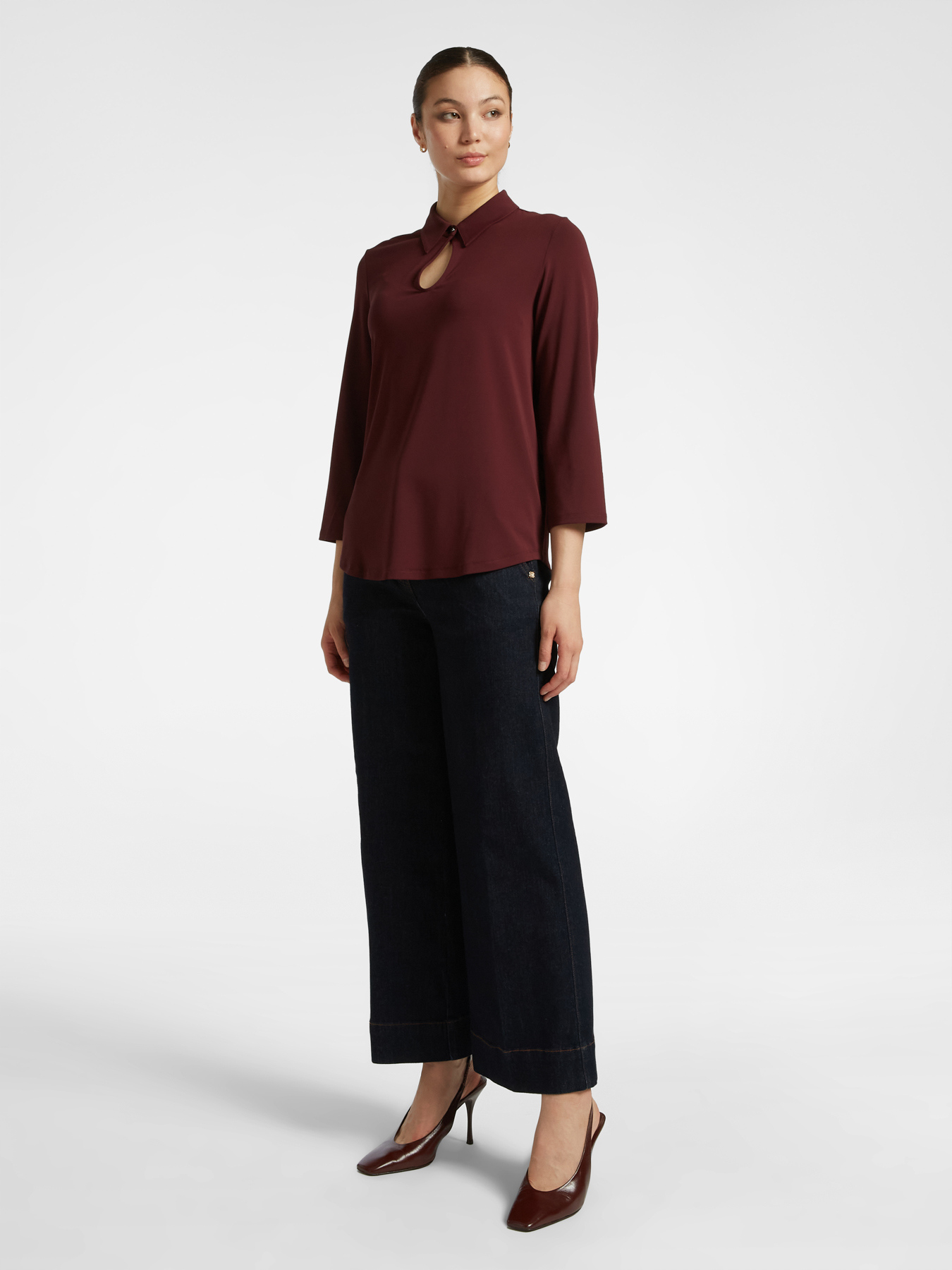 T-shirt with teardrop opening on the front image number 2