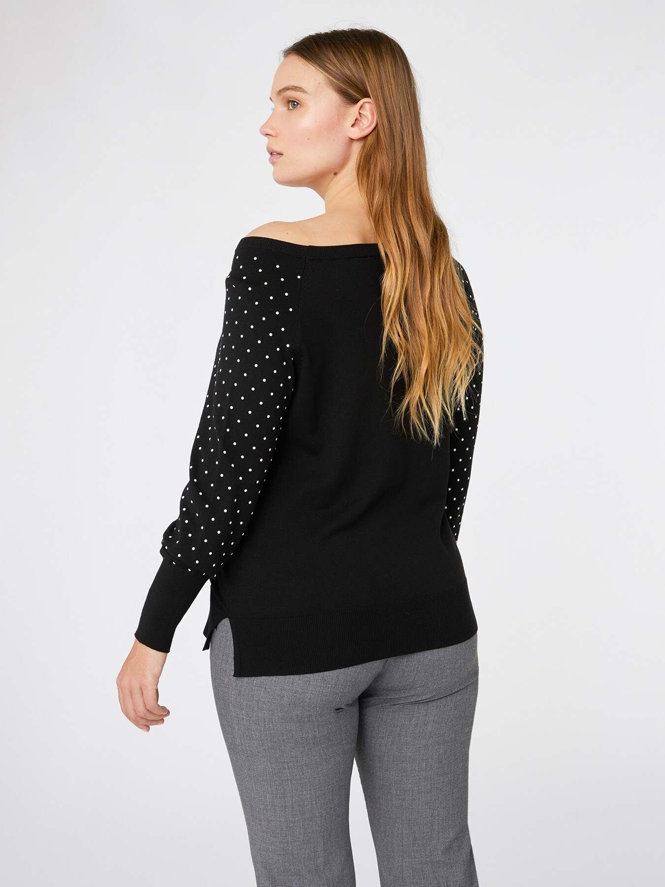 Pull avec applications sur les manches image number 2