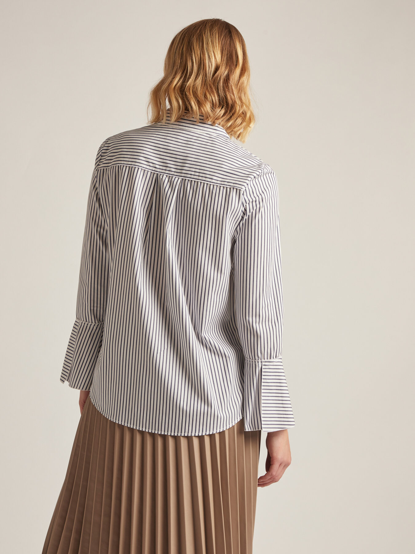 Camicia a righe con maniche svasate image number 1