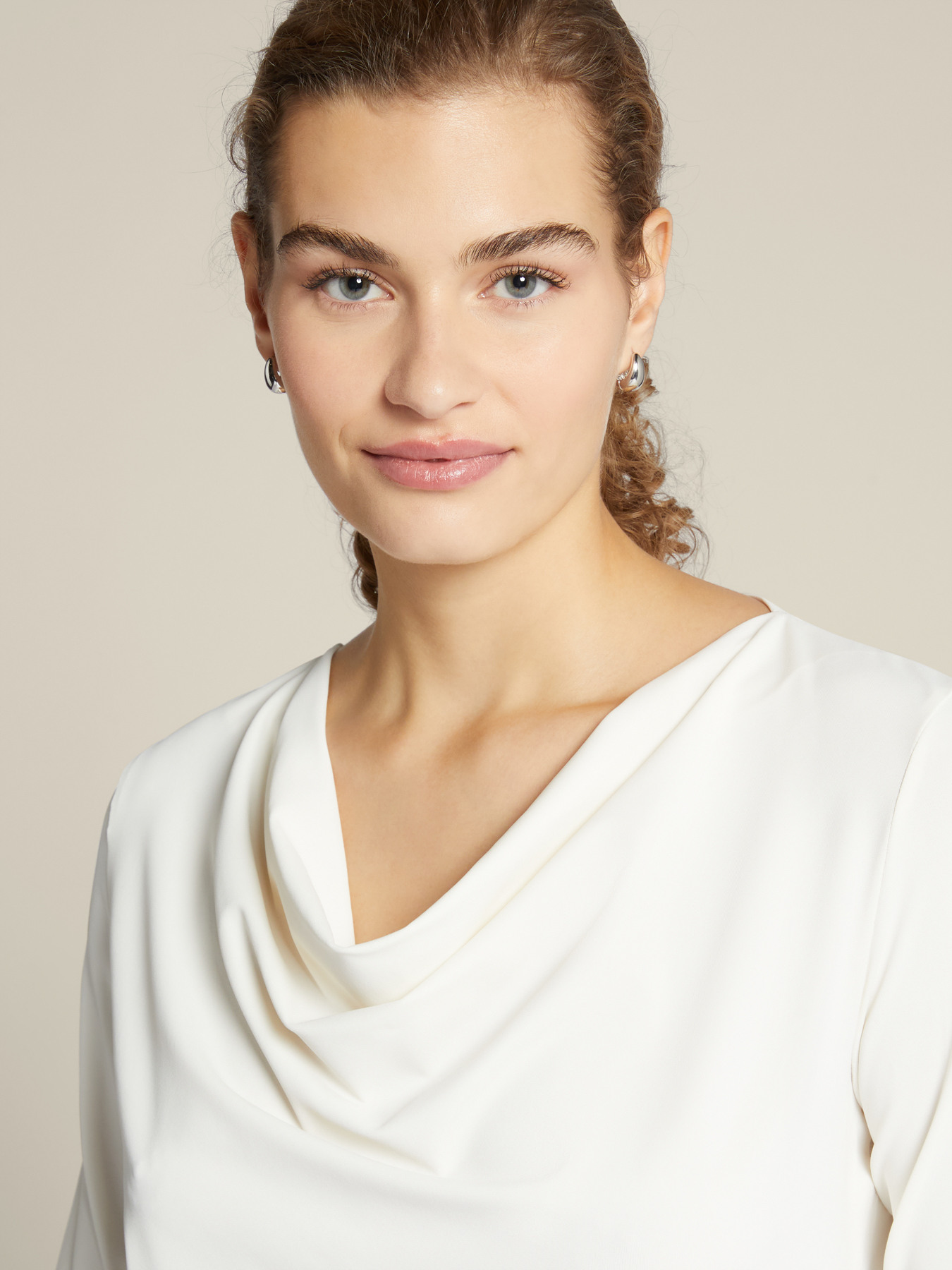 Camiseta con escote drapeado image number 2