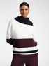 Gestreifter Strickpullover mit asymmetrischem Rollkragen image number 0