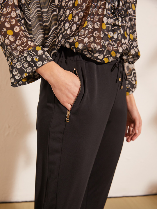 Elenamiro: Joggers aus weich fallendem Jersey Schwarz_1