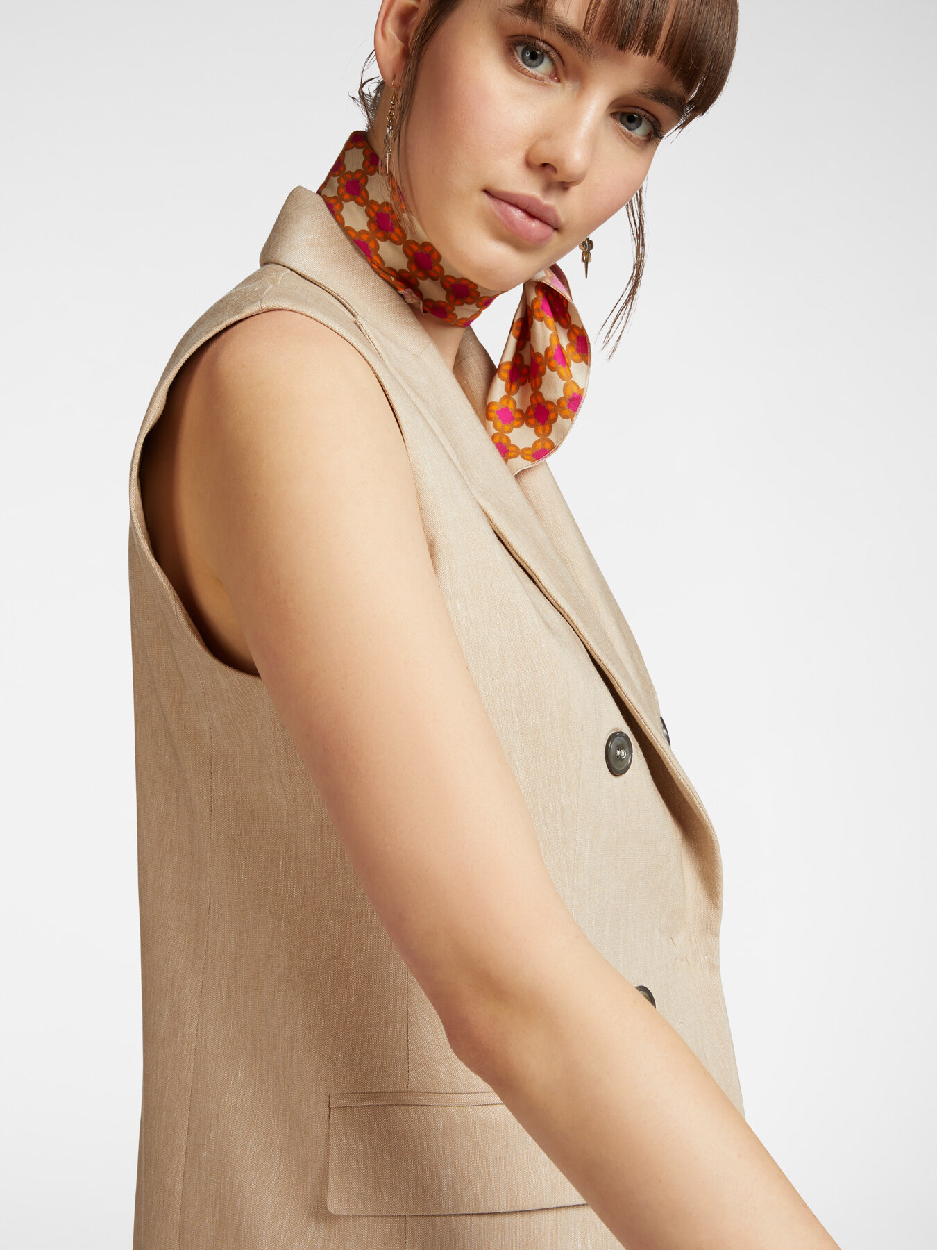 Blazer senza maniche in lino stretch image number 3