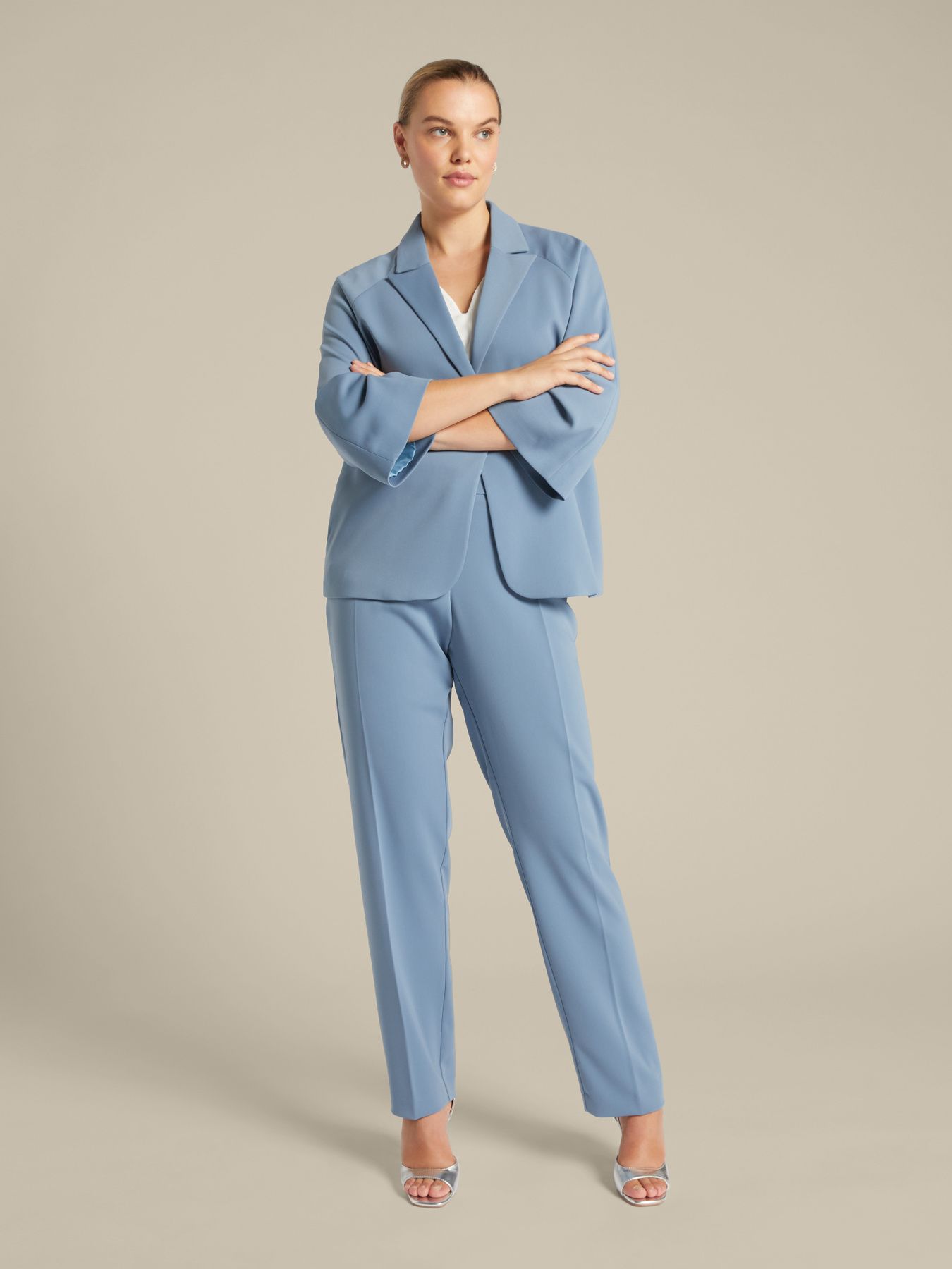 Cal&ccedil;as finas em tecido de crepe image number 0