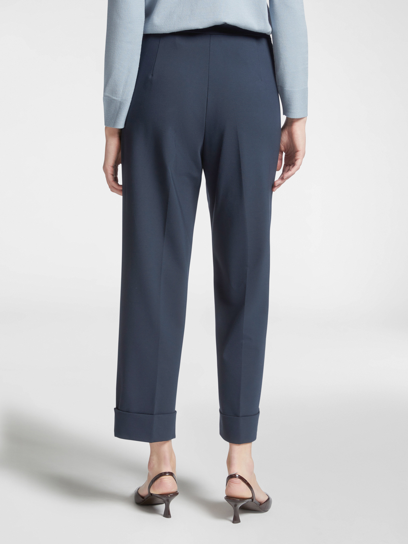 Solid colour cropped trousers image number 1