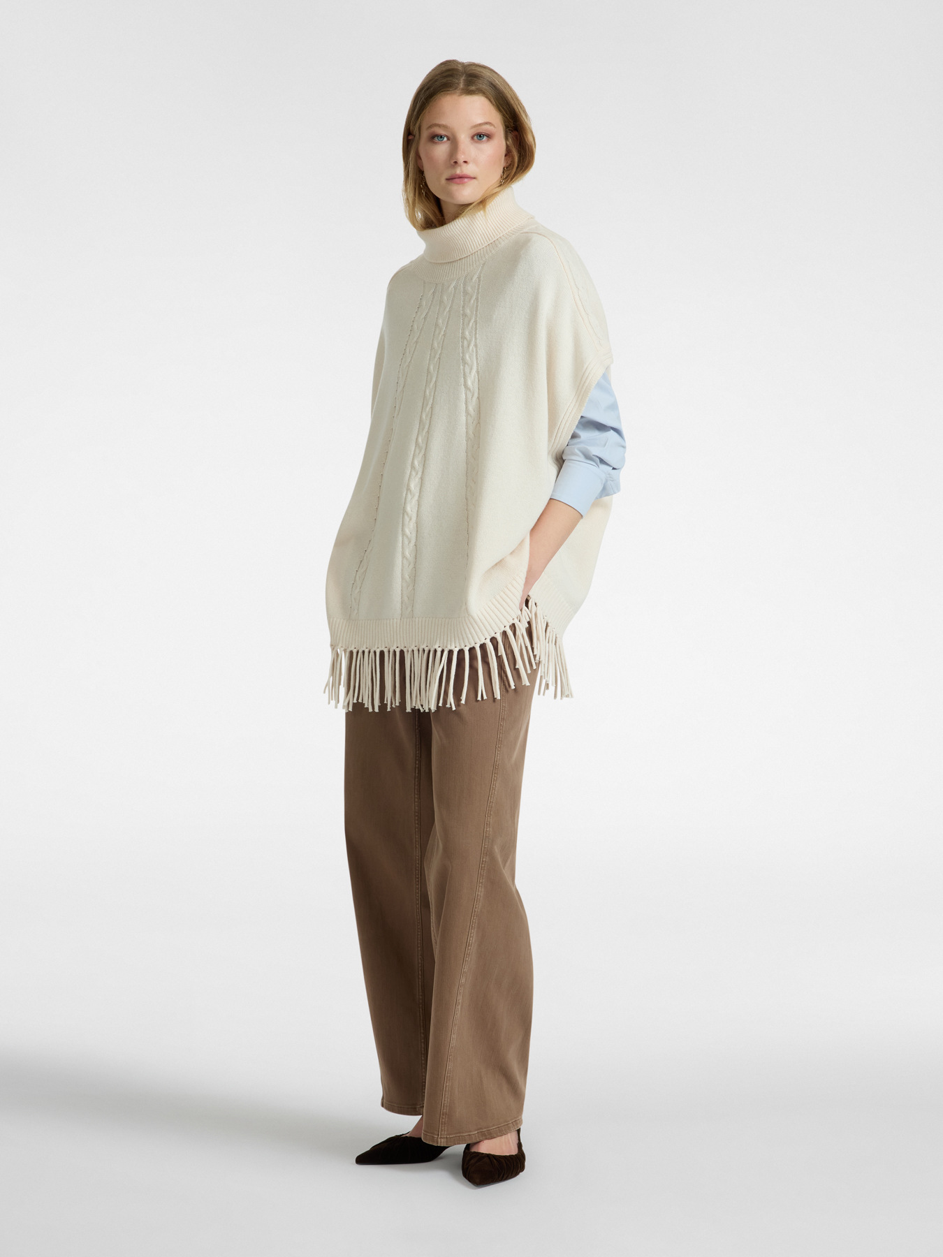 Pure wool cape image number 2