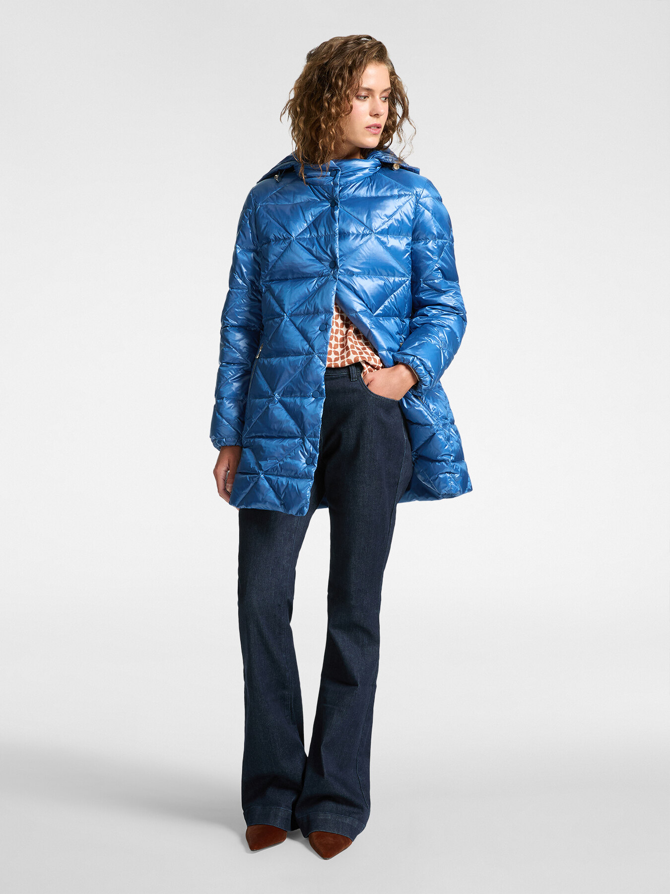 Chaqueta acolchada con capucha image number 2