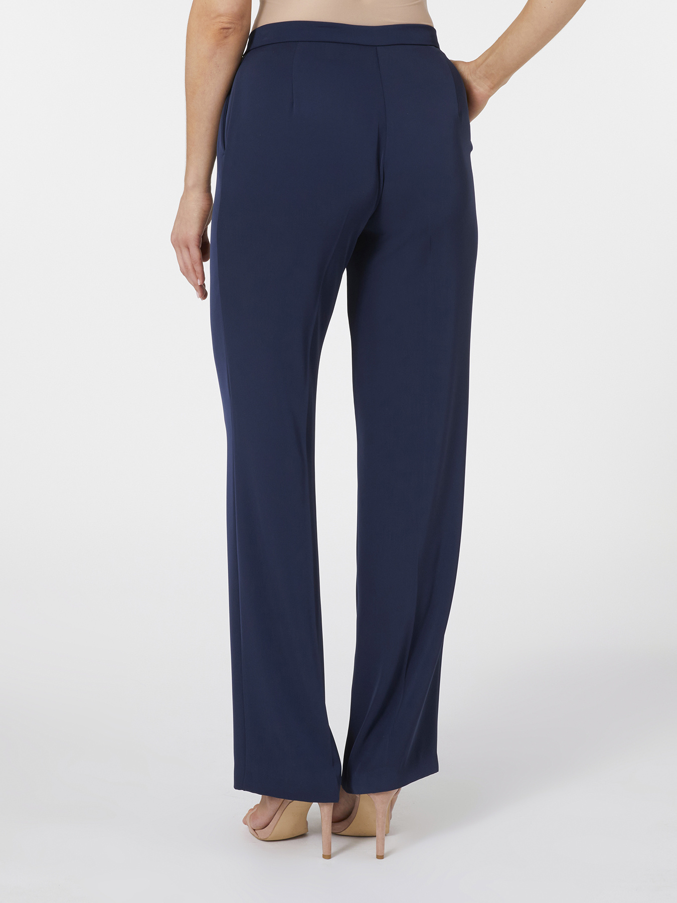 Pantalones recto de tejido fluido image number 1