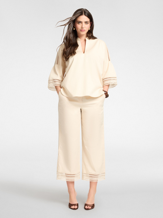 Pantalon en m&eacute;lange de coton avec dentelle