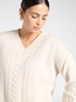Zopfstrickpullover aus Wolle mit V-Ausschnitt image number 3