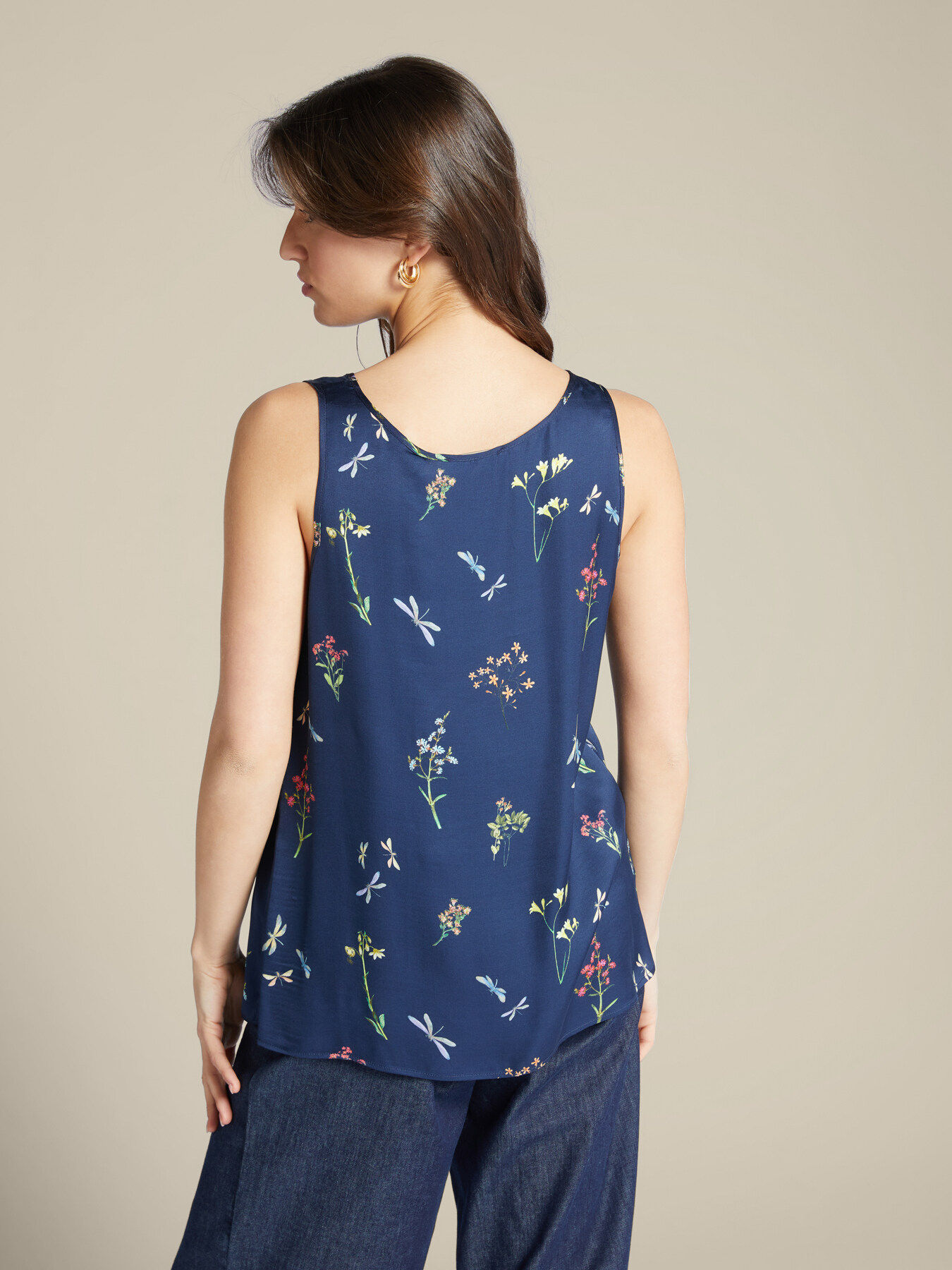 Top in viscosa ECOVERO&trade; dalla stampa erbario image number 1