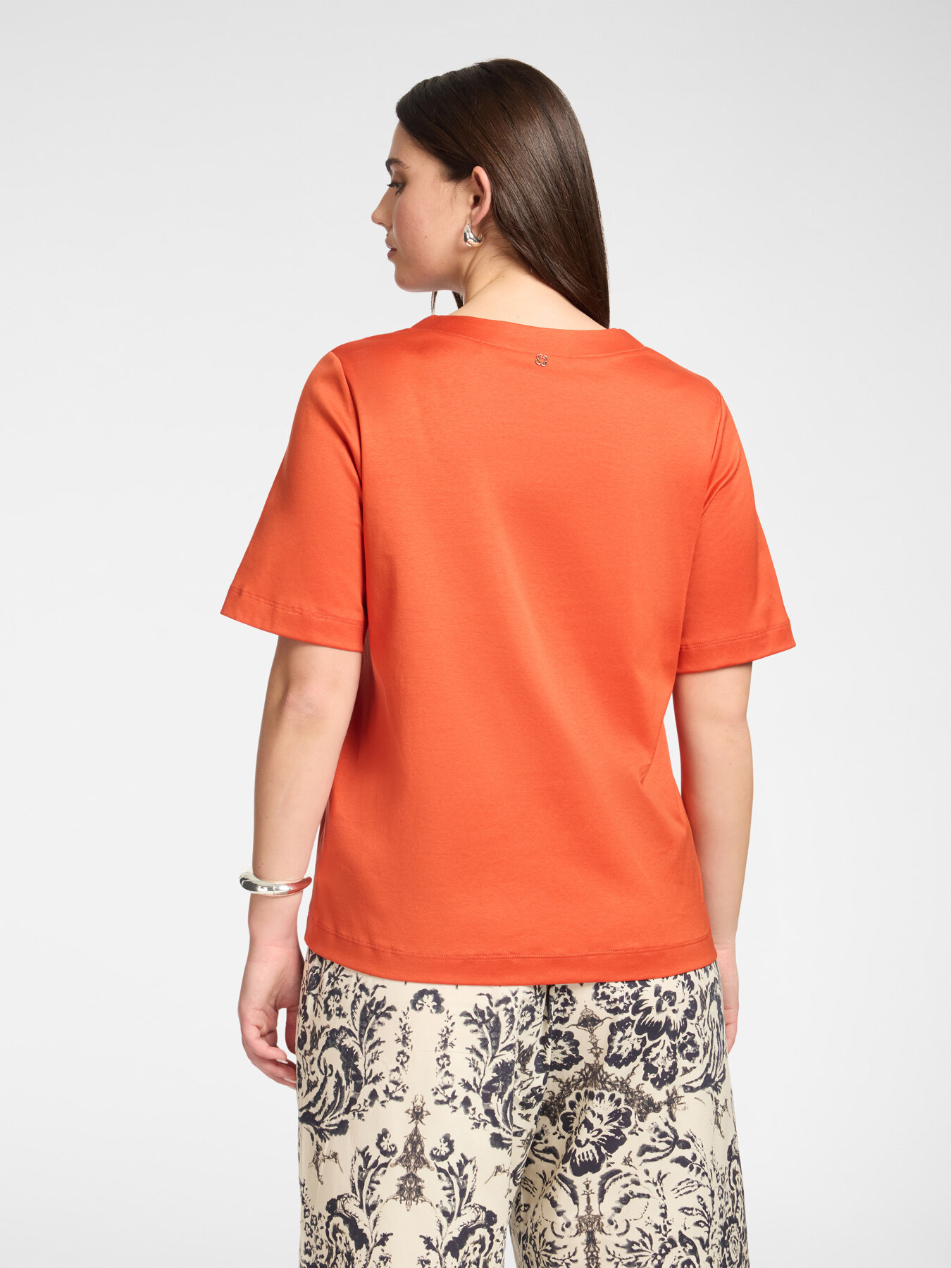 Camiseta de algod&atilde;o decote em V image number 1