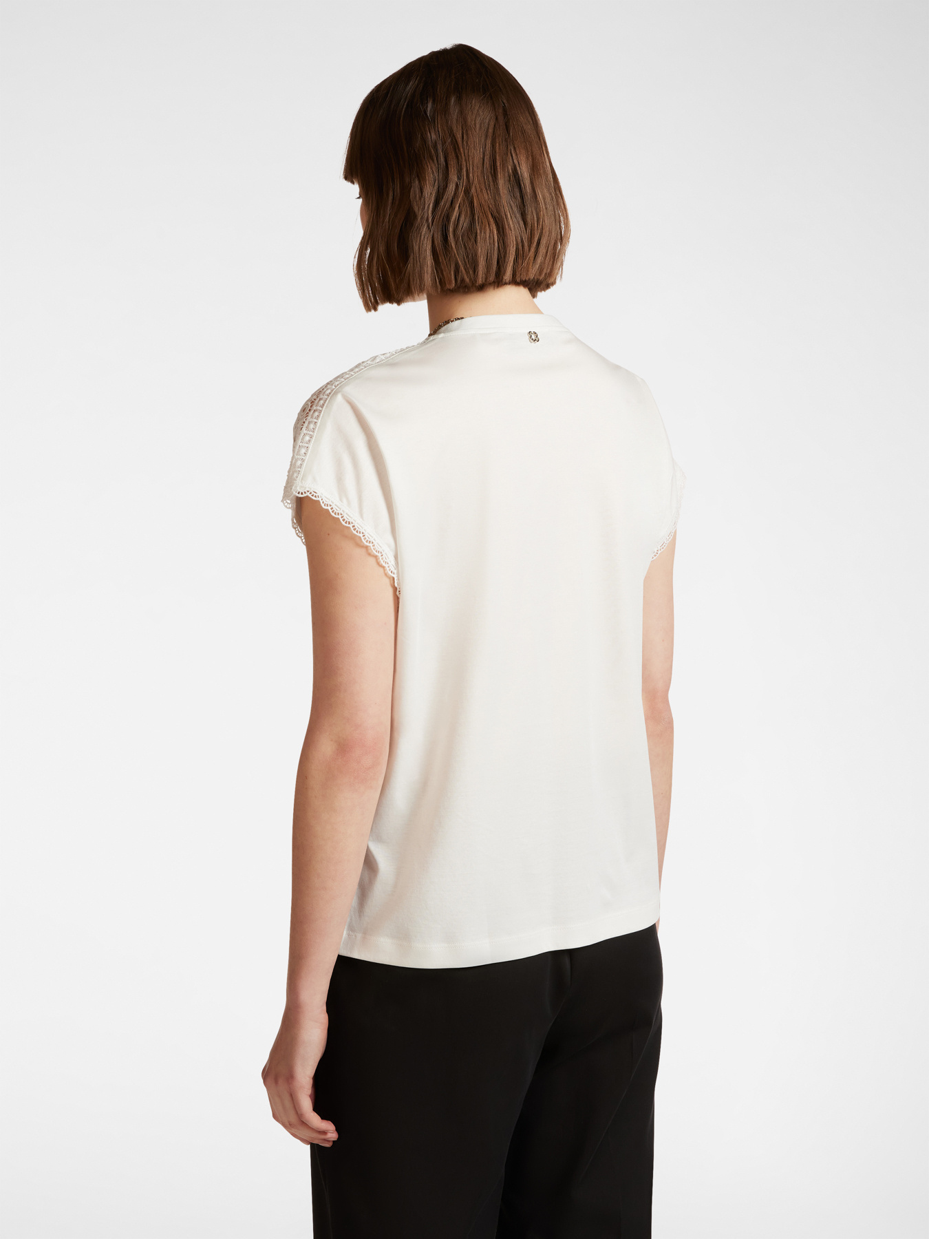 T-shirt avec insert en dentelle sur les épaules image number 1