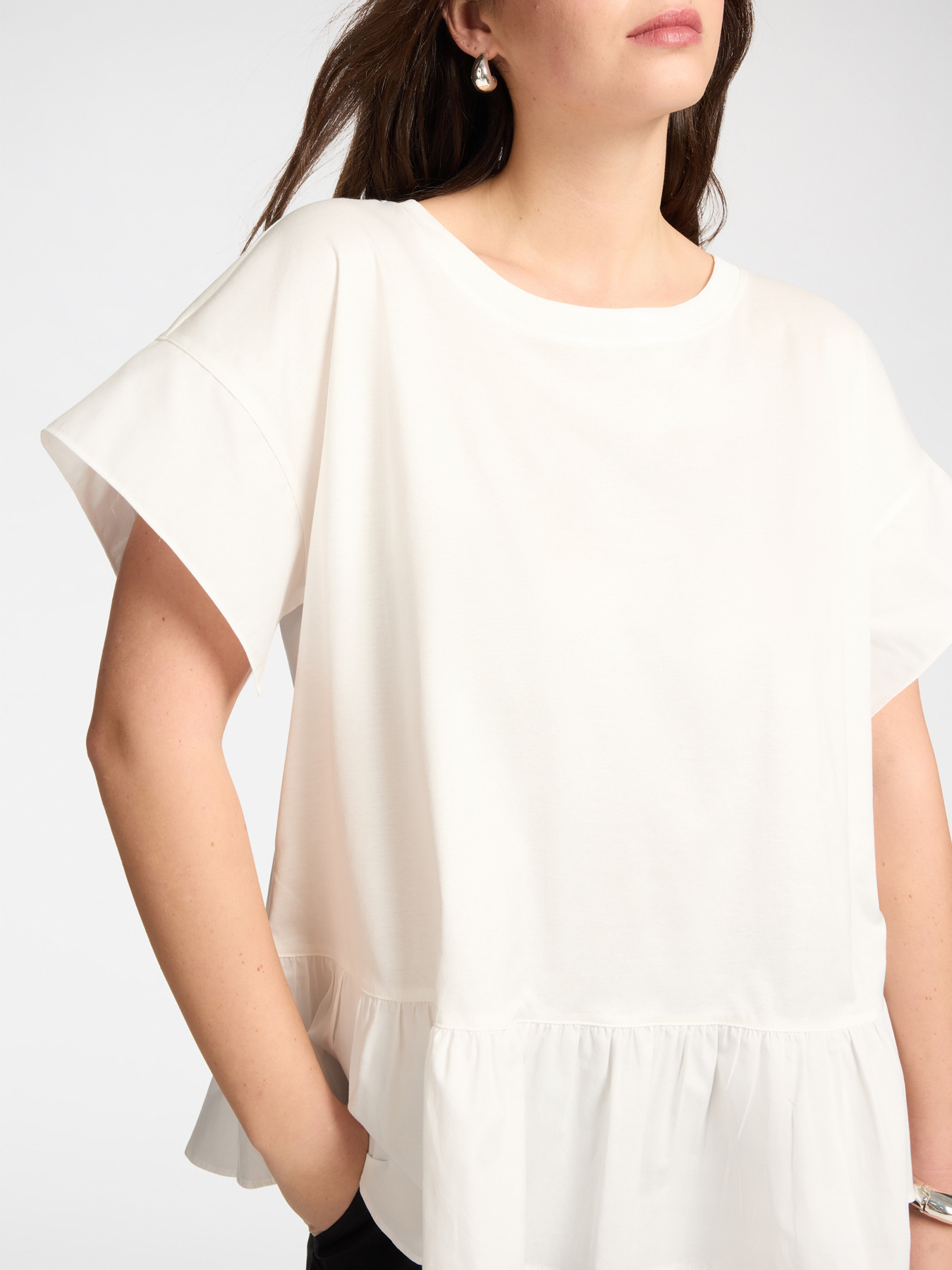 T-shirt avec volant au bas image number 3