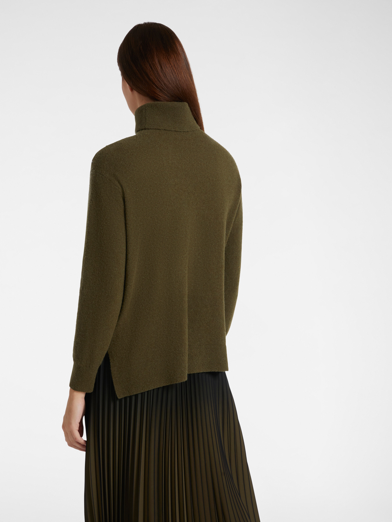 Camisola de gola alta com apliques image number 1