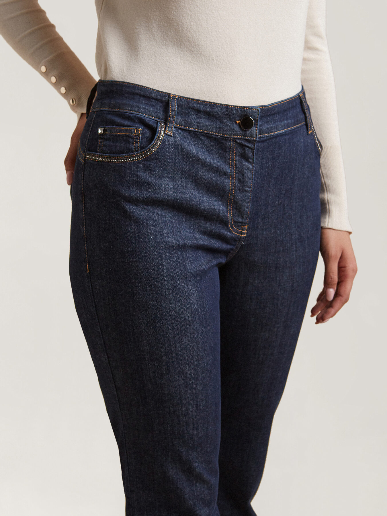 Jean regular avec cristaux sur les poches image number 2