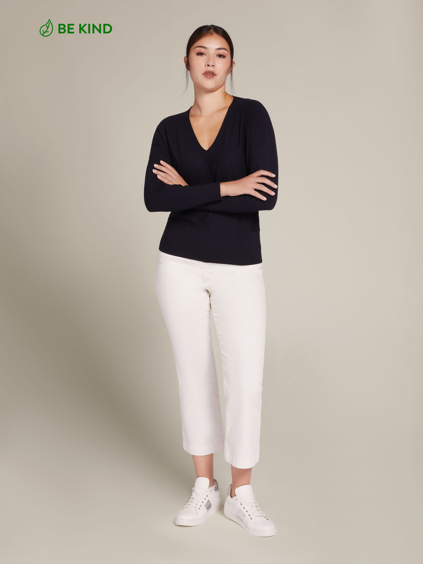 Jersey con escote de pico en eco-viscosa image number 0