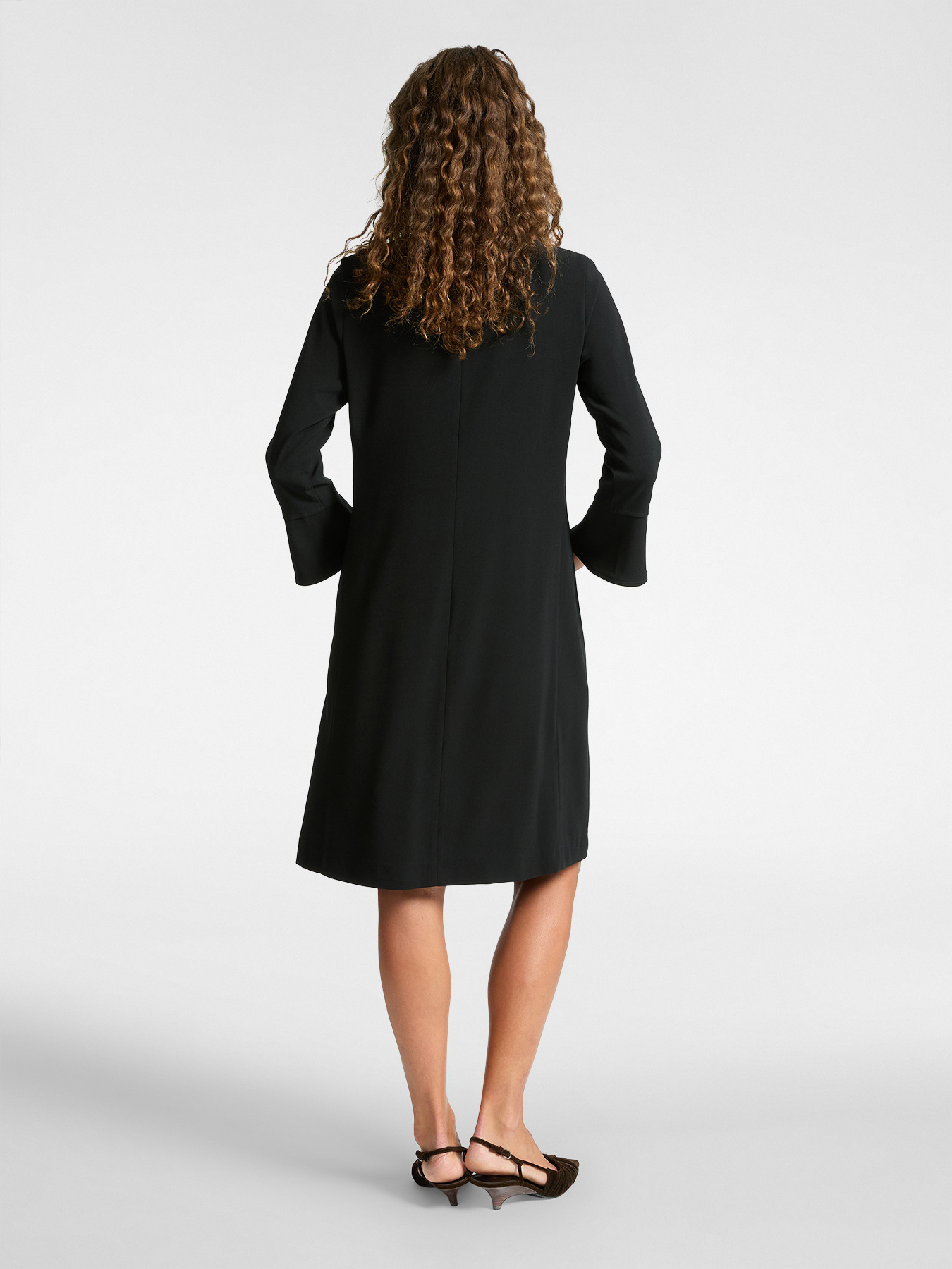 Kleid aus Cr&ecirc;pe-Stoff image number 1