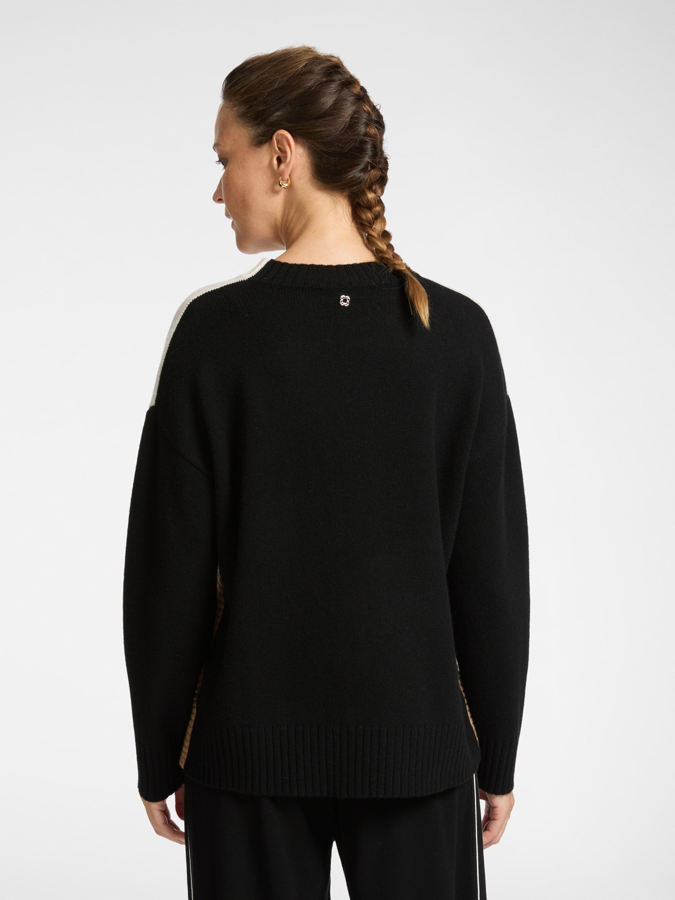 Su&eacute;ter com blocos de cores image number 1