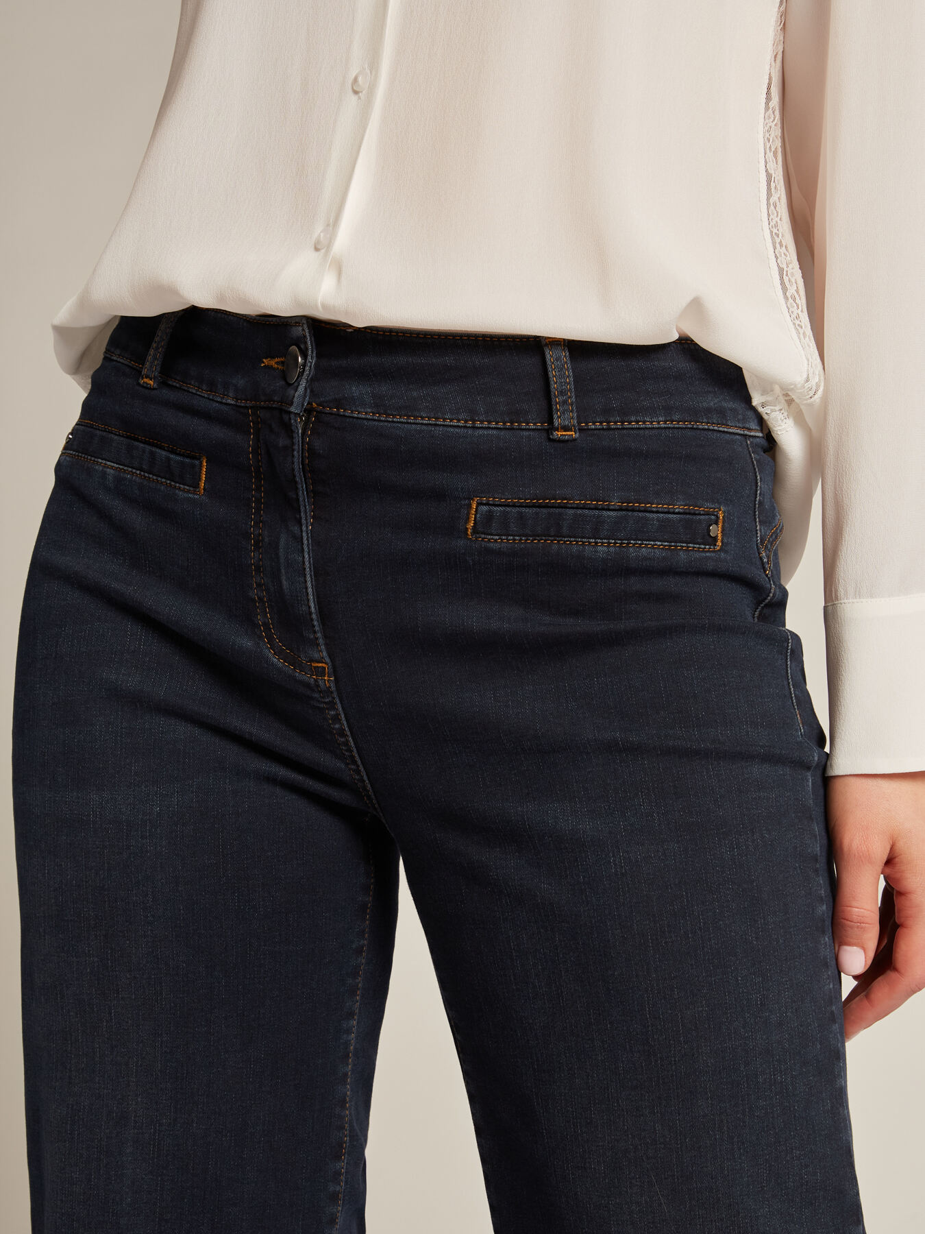 Vaqueros el&aacute;sticos de estilo marine image number 3