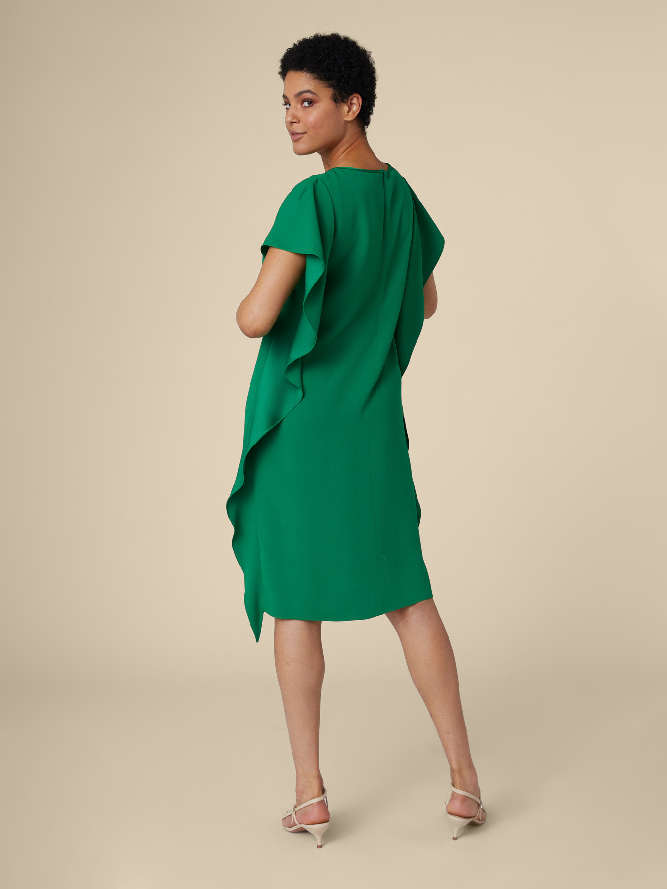 Elegantes Kleid mit seitlichen Volants image number 1