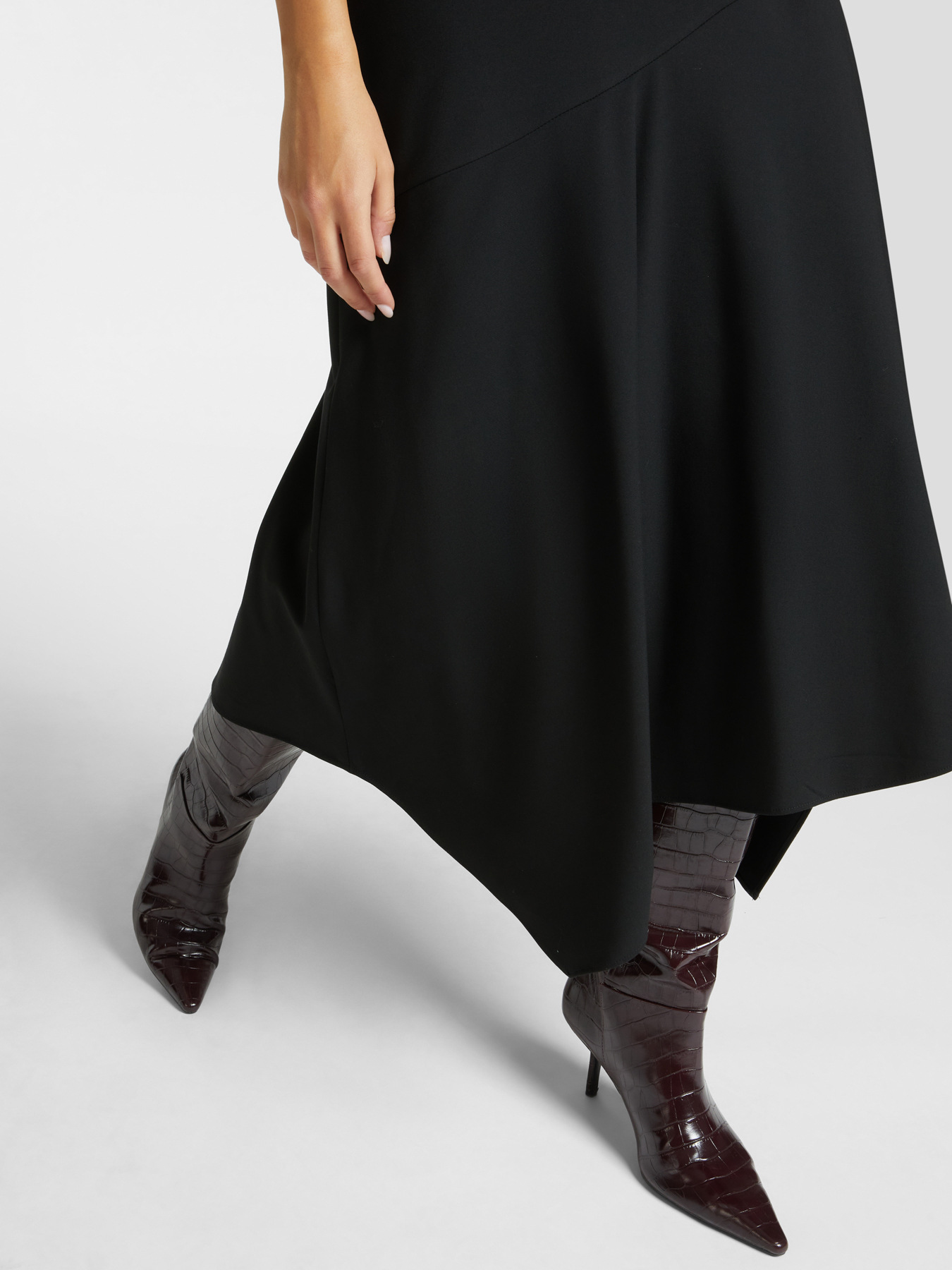 Long skirt with tips image number 3