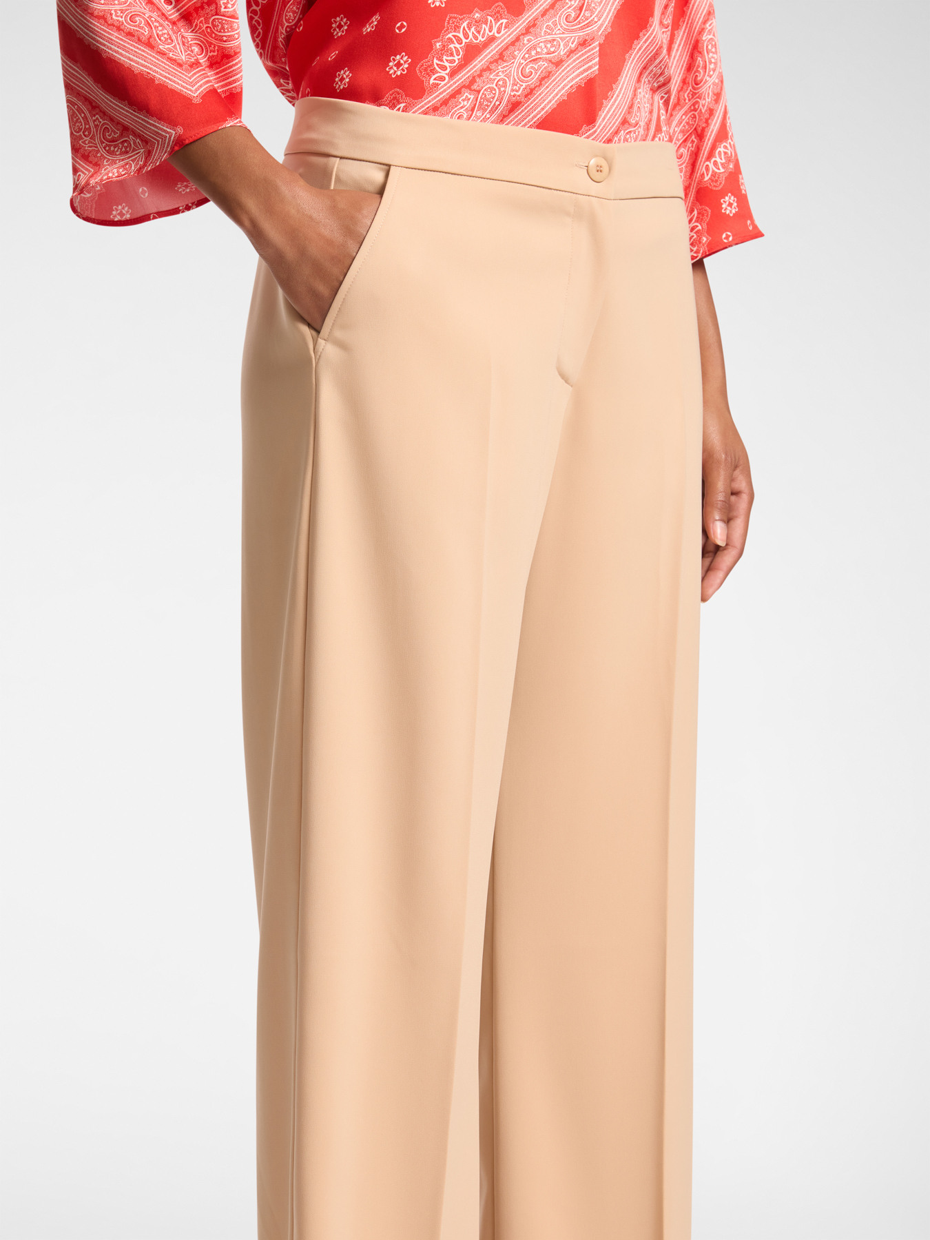 Pantalon homme en tissu fluide image number 3