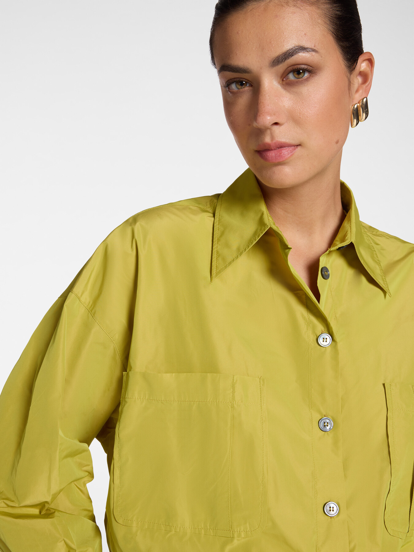 Camisa de tafet&aacute;n con bolsillos image number 3