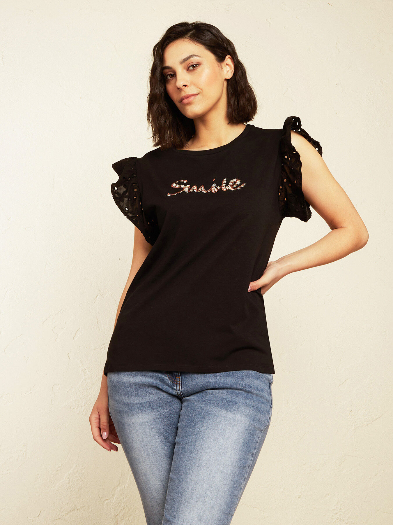 T-shirt avec inscription et manches en broderie anglaise image number 2