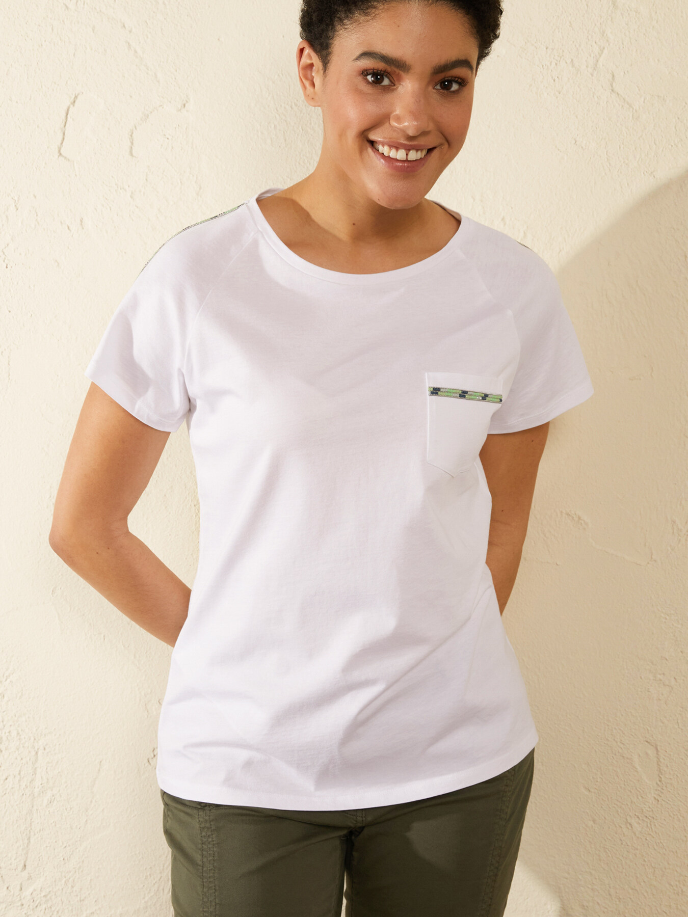 T-SHIRT AVEC APPLICATIONS image number 2