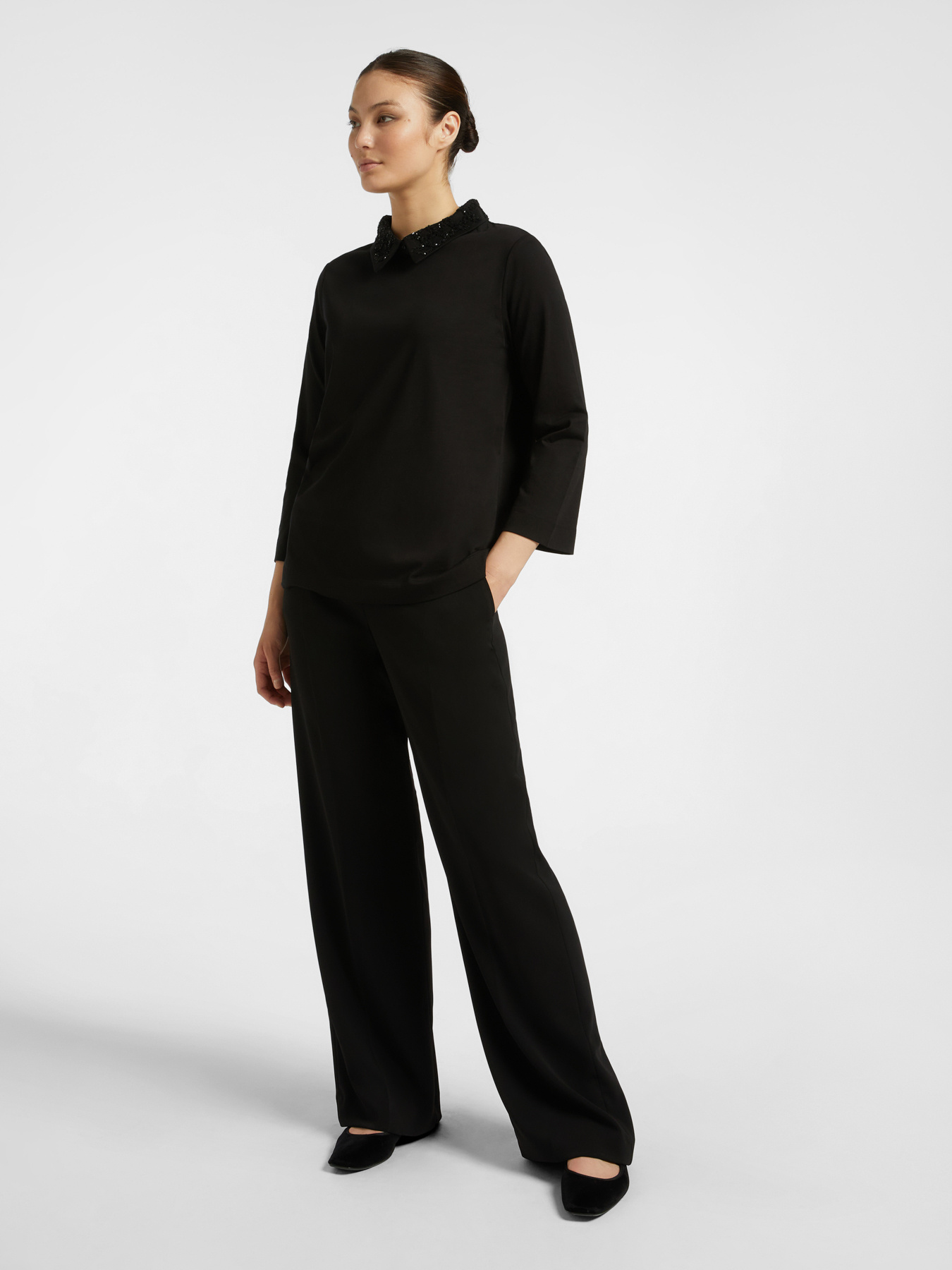 T-Shirt mit besticktem Kragen image number 2