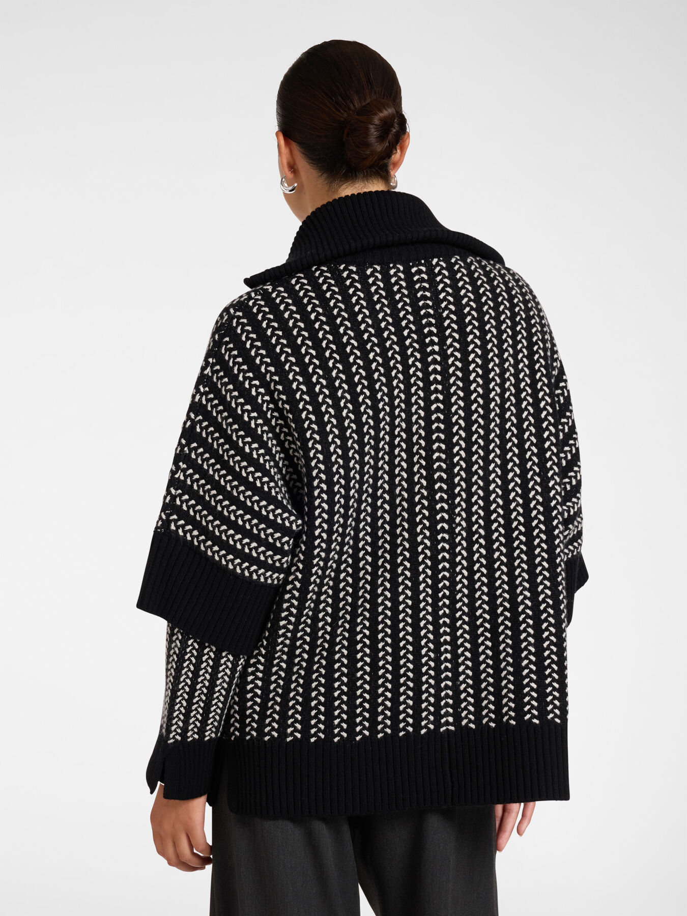 Cardigan a trecce con zip image number 1