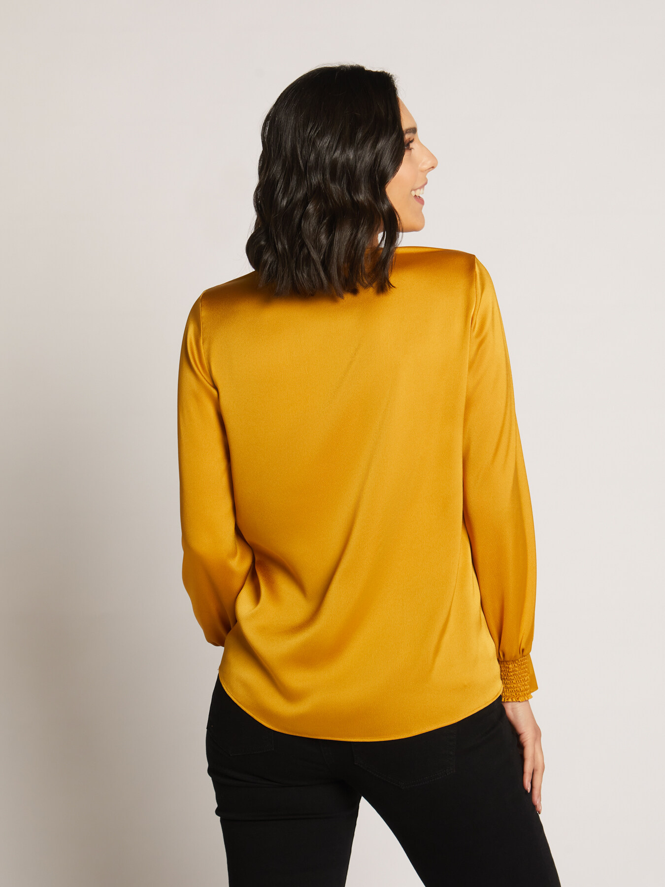 Blusa decote em V em cetim image number 1