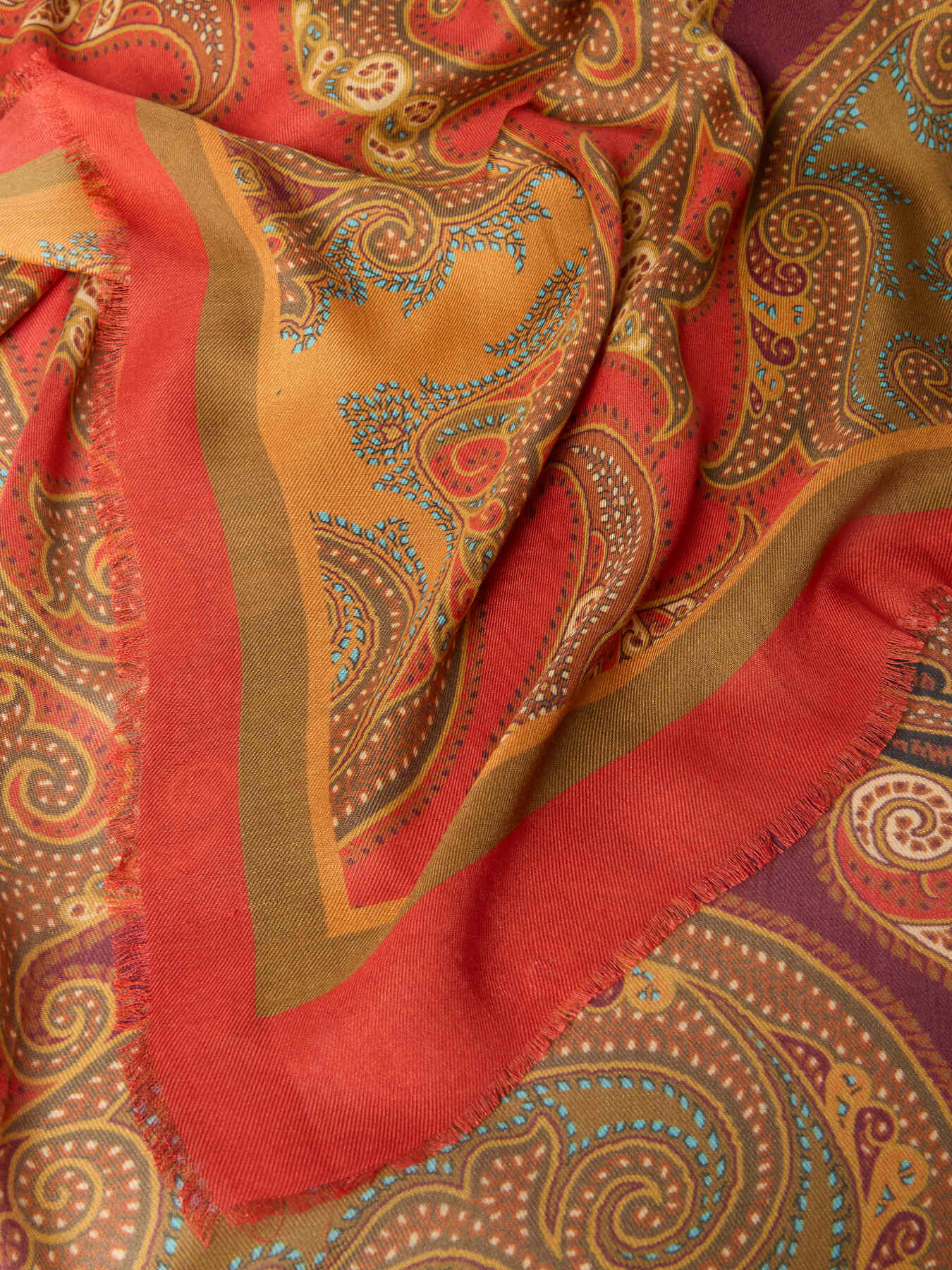 Len&ccedil;o modal estampado image number 2