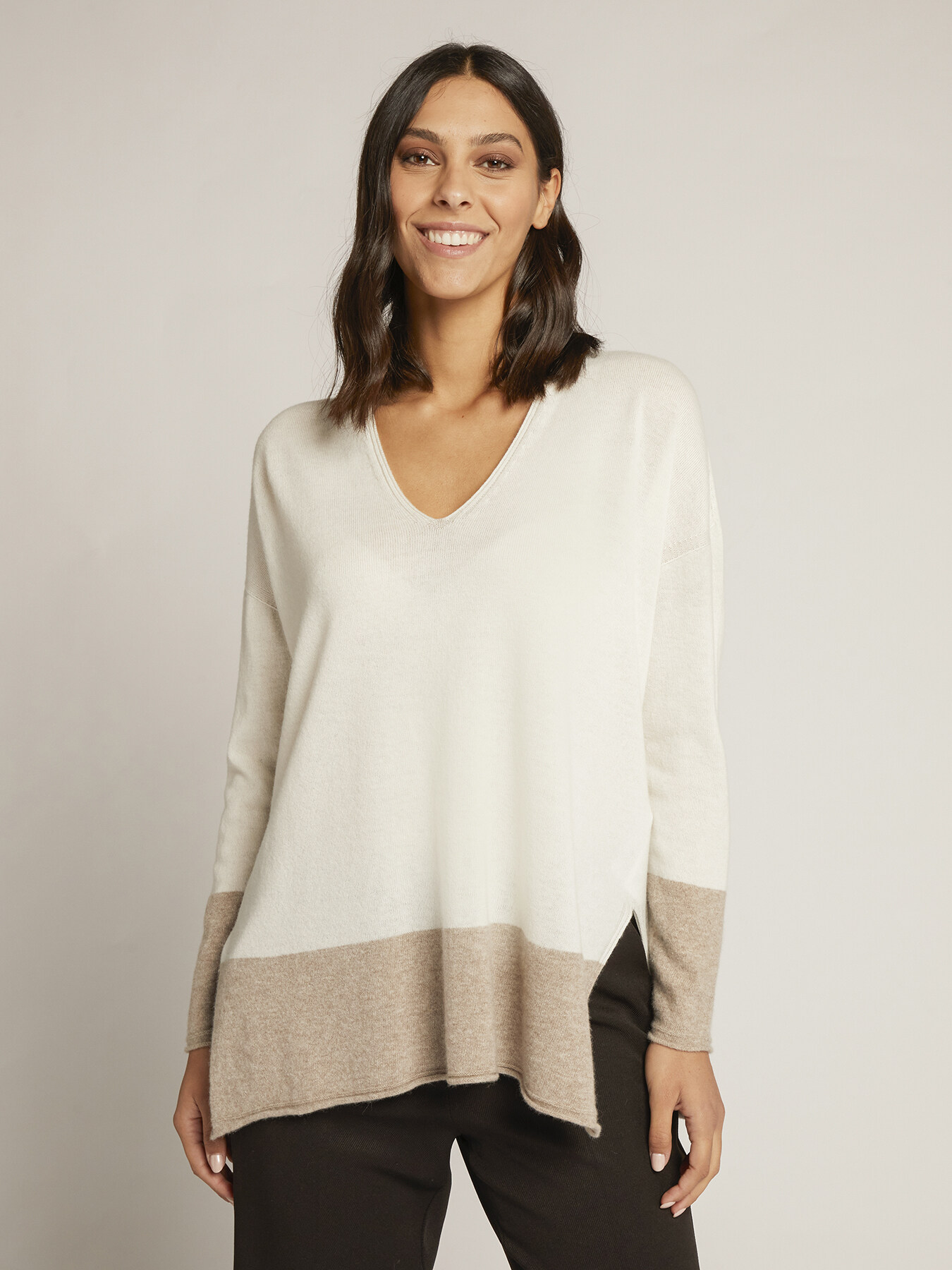 Pullover aus Kaschmirgemisch mit Bordüre am Abschluss image number 0