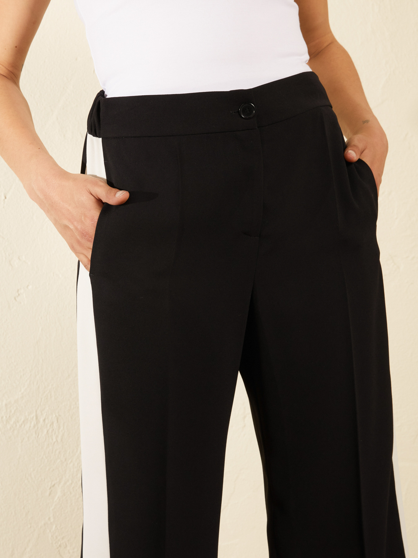 PANTALON CROPPED EN ENVERS SATIN image number 2