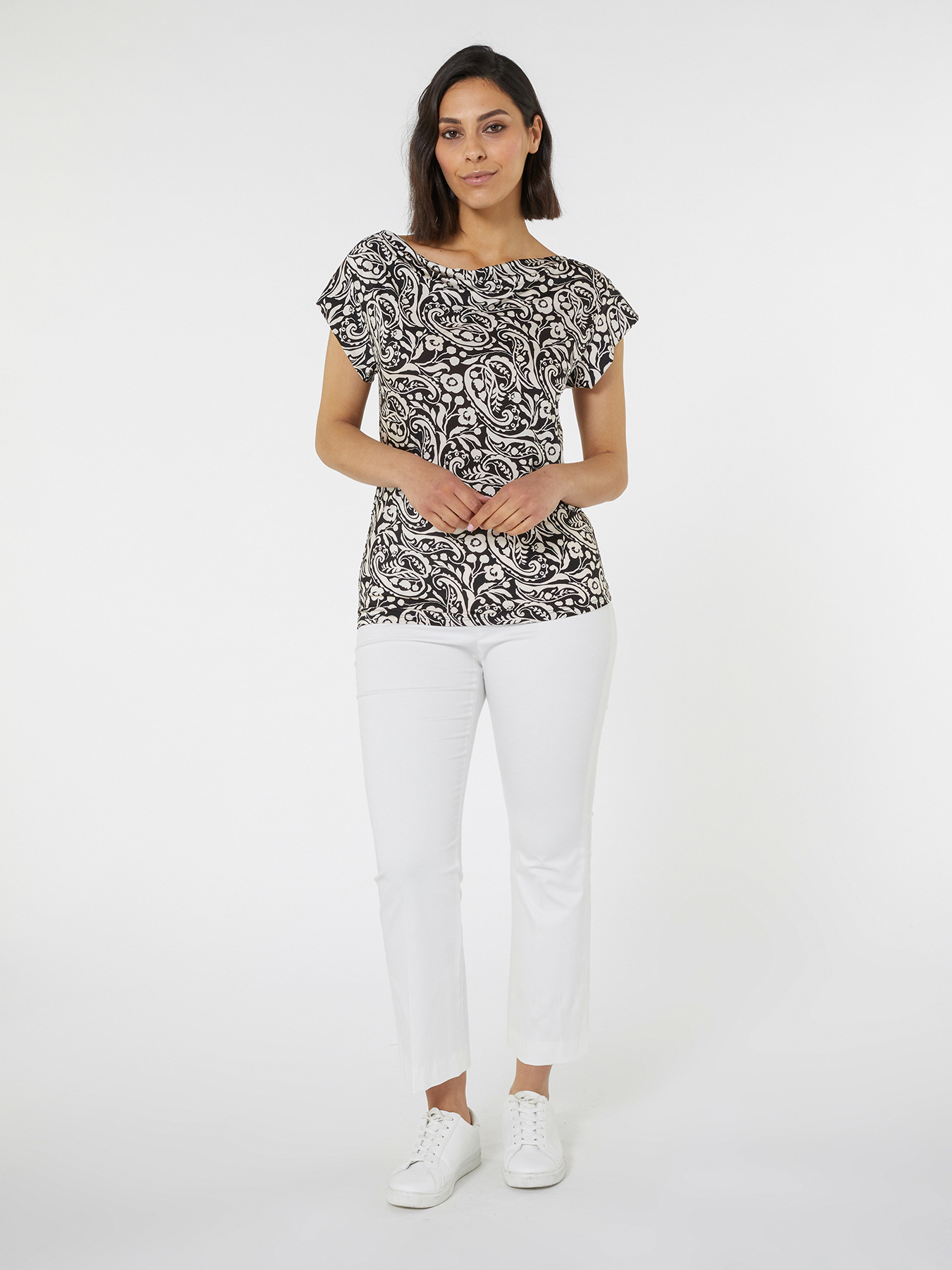 Camiseta estampada en blanco y negro image number 0