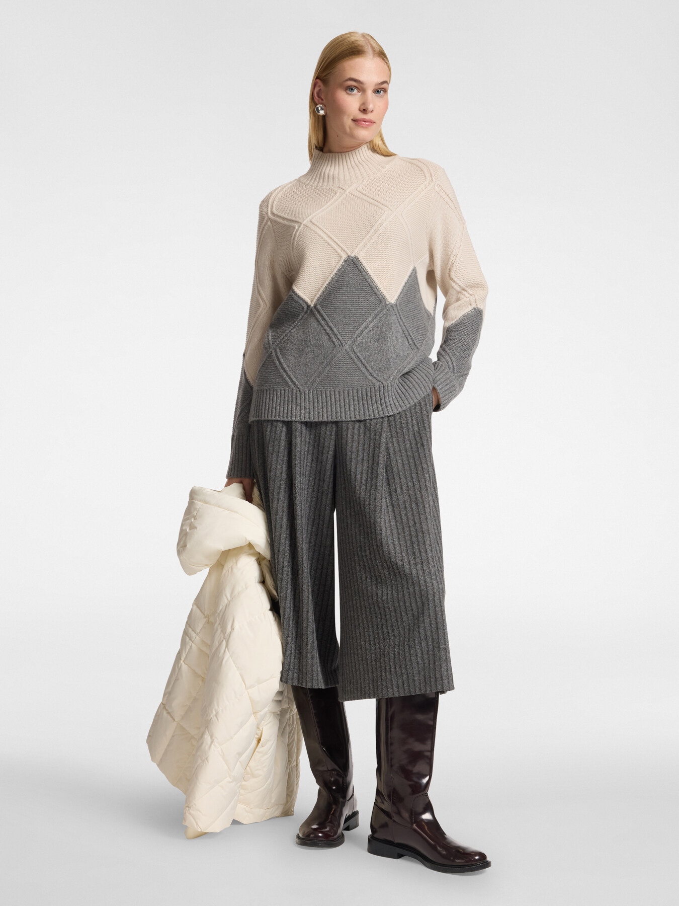 Pull en pure laine travaill&eacute;e image number 2