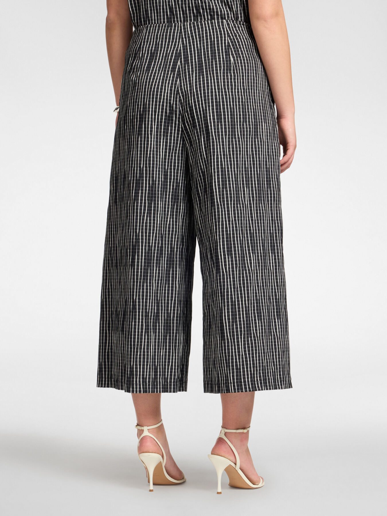 Pantalon pliss&eacute; court image number 1