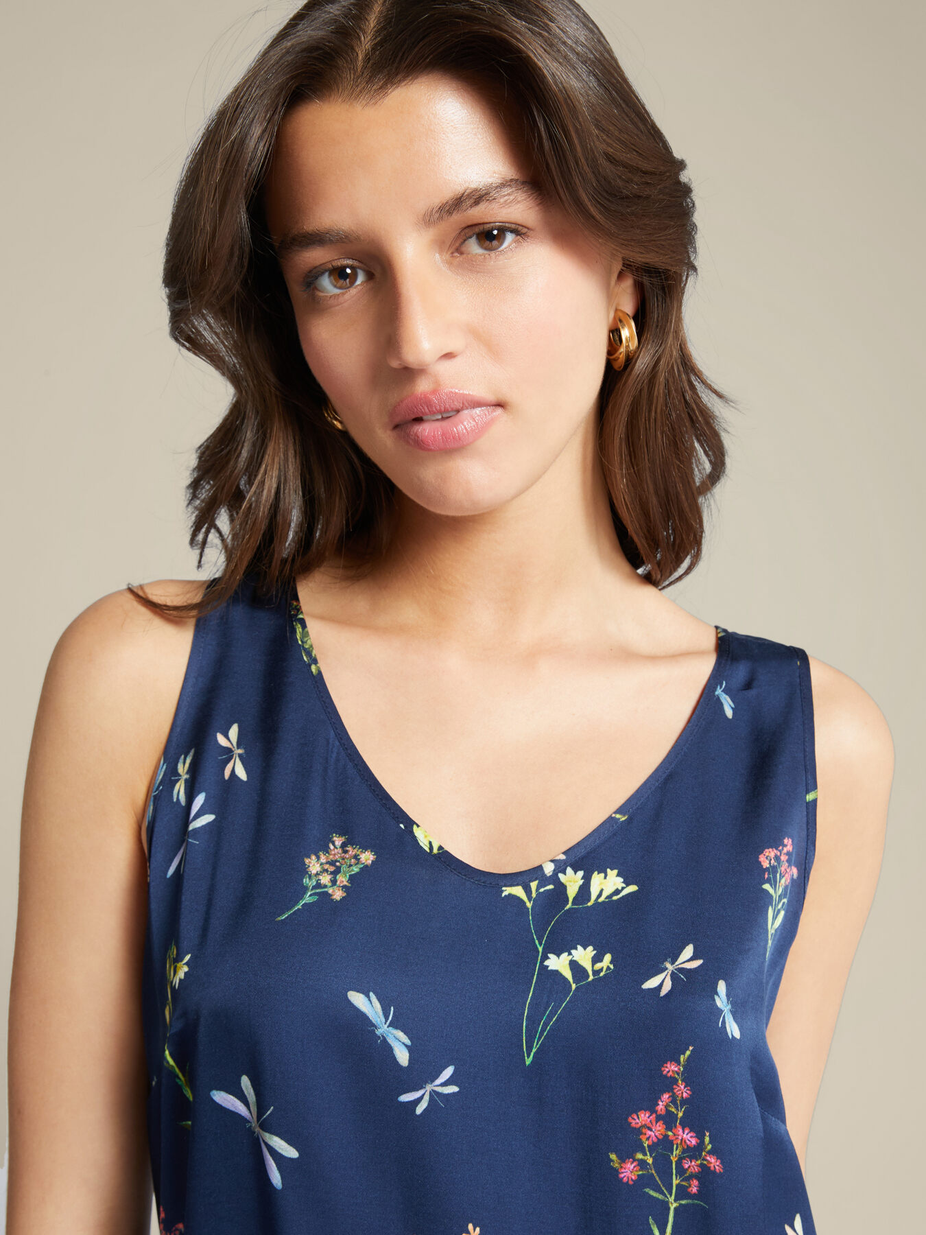 Top in viscosa ECOVERO&trade; dalla stampa erbario image number 2