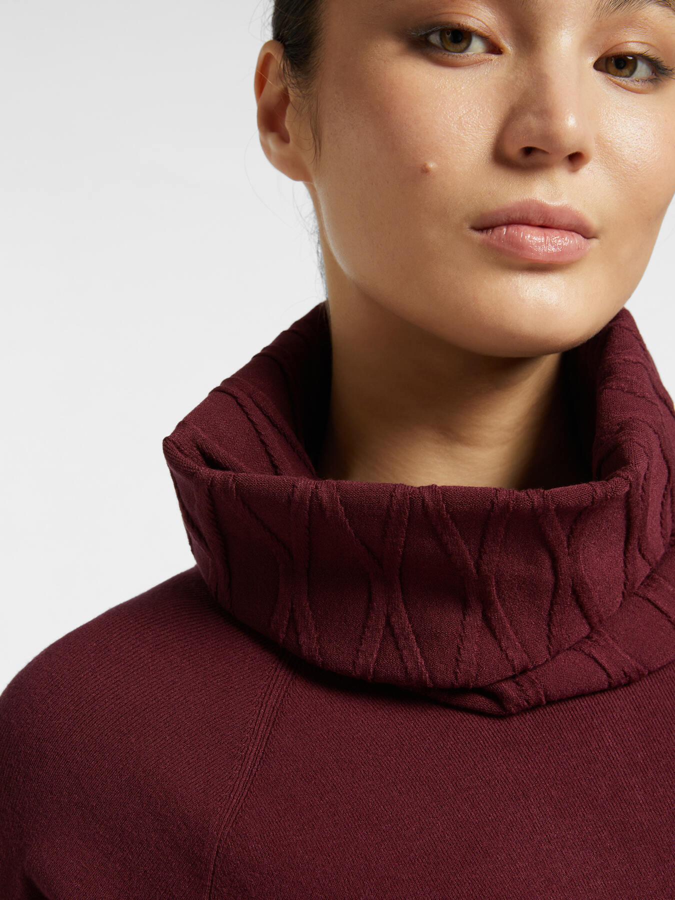 Knitted dress with detachable collar image number 2