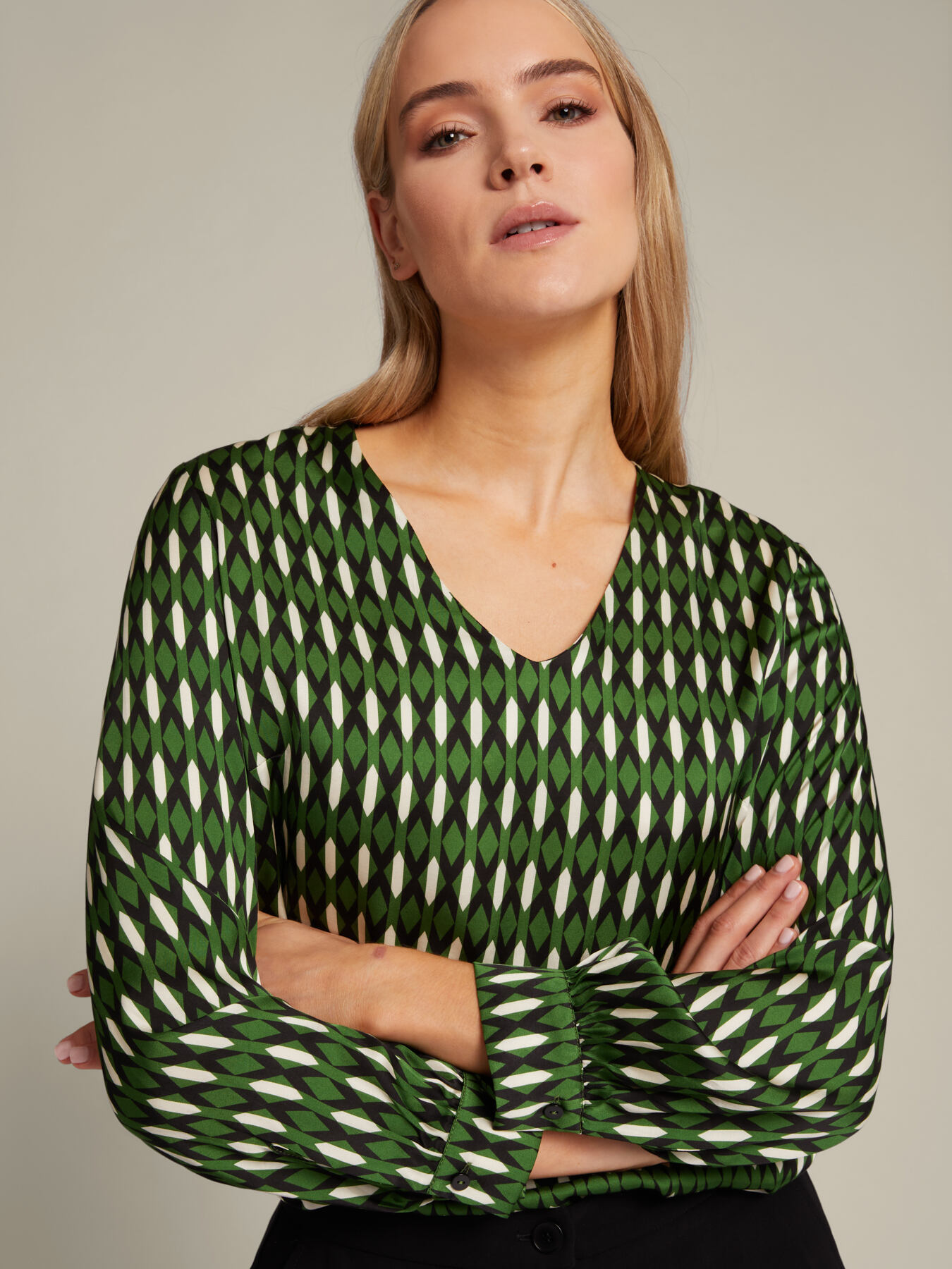 Blouse with geometric print image number 3