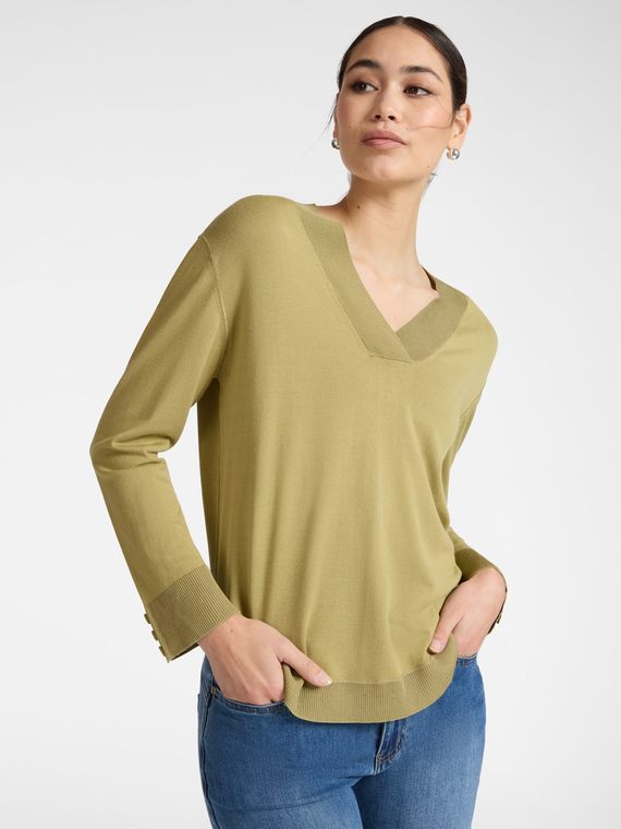 Shirt mit V-Ausschnitt aus Viskosemischung